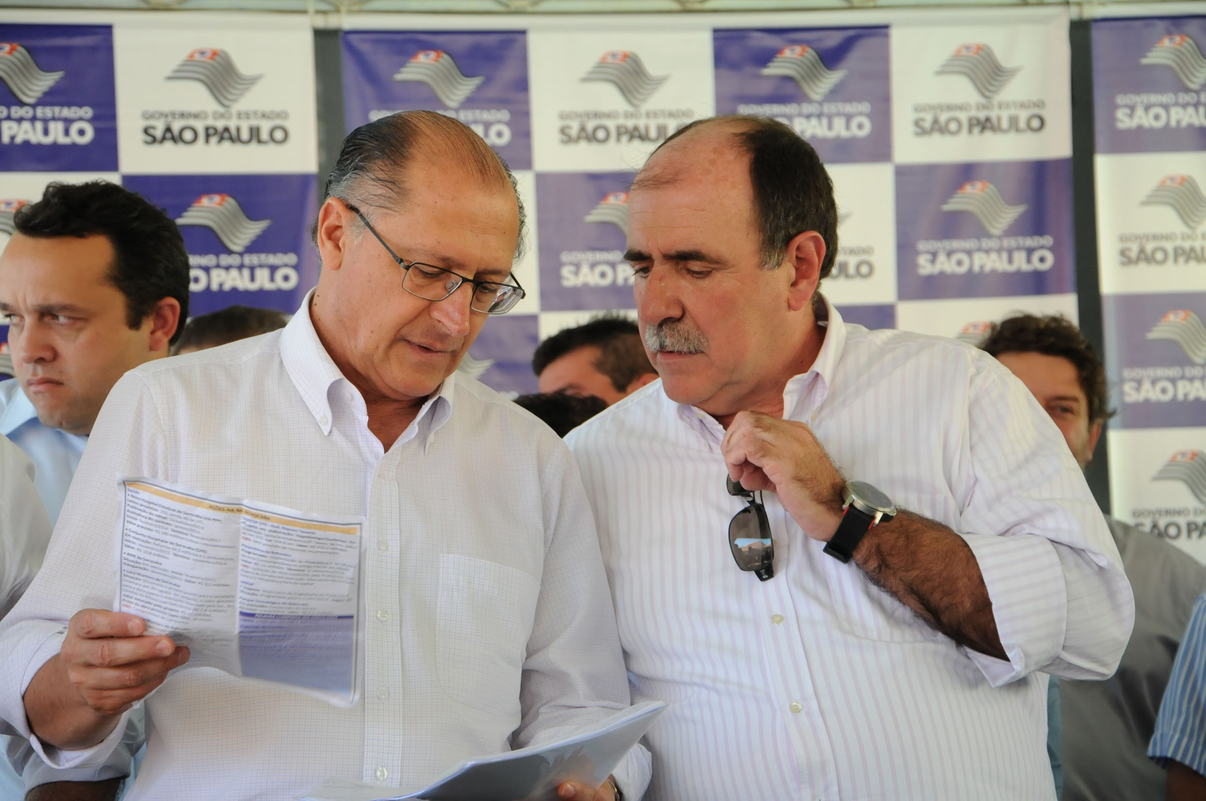 Geraldo Alckmin e Joo Caramez<a style='float:right;color:#ccc' href='https://www3.al.sp.gov.br/repositorio/noticia/N-10-2013/fg131535.jpg' target=_blank><i class='bi bi-zoom-in'></i> Clique para ver a imagem </a>