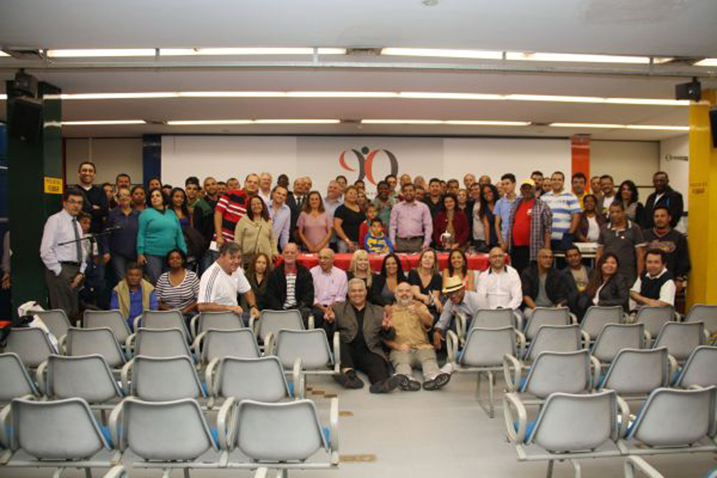 Marcolino (centro) com membros do Conselho <a style='float:right;color:#ccc' href='https://www3.al.sp.gov.br/repositorio/noticia/N-10-2013/fg132117.jpg' target=_blank><i class='bi bi-zoom-in'></i> Clique para ver a imagem </a>