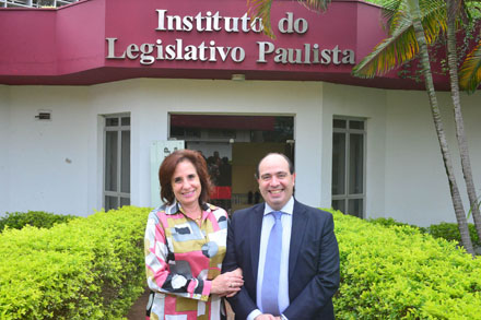 Presidente do ILP, Patrcia Rosset, recebe o desembargador Paulo Adib Casseb<a style='float:right;color:#ccc' href='https://www3.al.sp.gov.br/repositorio/noticia/N-10-2015/fg176579.jpg' target=_blank><i class='bi bi-zoom-in'></i> Clique para ver a imagem </a>
