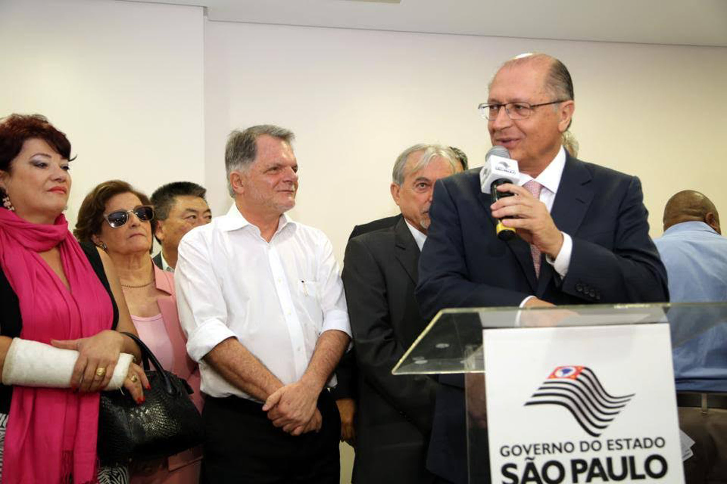 Bragato acompanha Alckmin na inaugurao da nova ala<a style='float:right;color:#ccc' href='https://www3.al.sp.gov.br/repositorio/noticia/N-10-2015/fg176775.jpg' target=_blank><i class='bi bi-zoom-in'></i> Clique para ver a imagem </a>