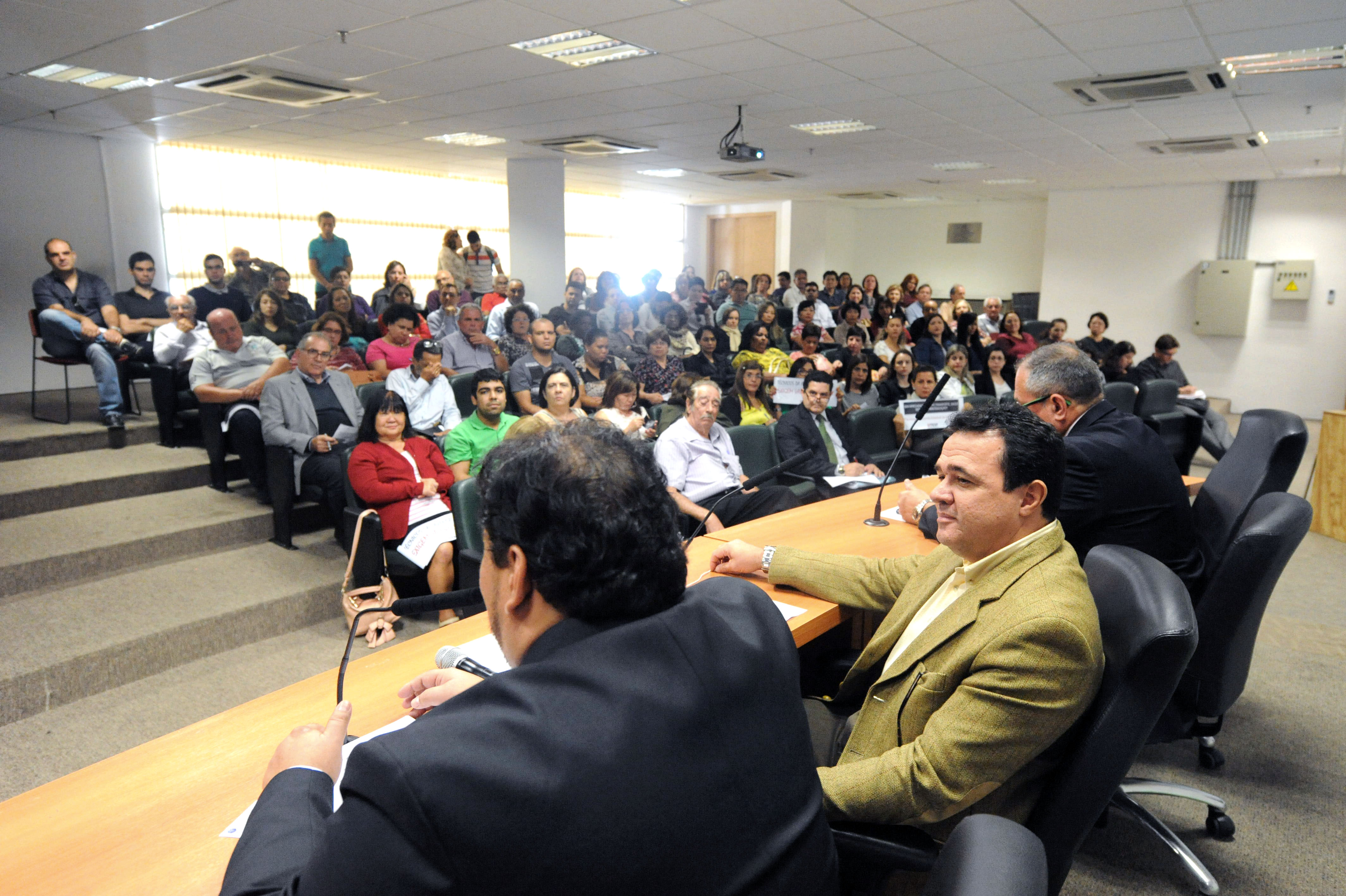 Reunio na Assembleia Legislativa nesta segunda-feira, 19/10<a style='float:right;color:#ccc' href='https://www3.al.sp.gov.br/repositorio/noticia/N-10-2015/fg177175.jpg' target=_blank><i class='bi bi-zoom-in'></i> Clique para ver a imagem </a>