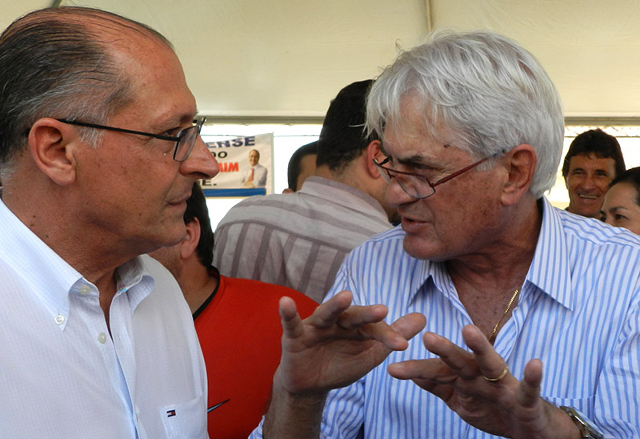 Geraldo Alckmin e Roberto Engler<a style='float:right;color:#ccc' href='https://www3.al.sp.gov.br/repositorio/noticia/N-10-2015/fg177538.jpg' target=_blank><i class='bi bi-zoom-in'></i> Clique para ver a imagem </a>