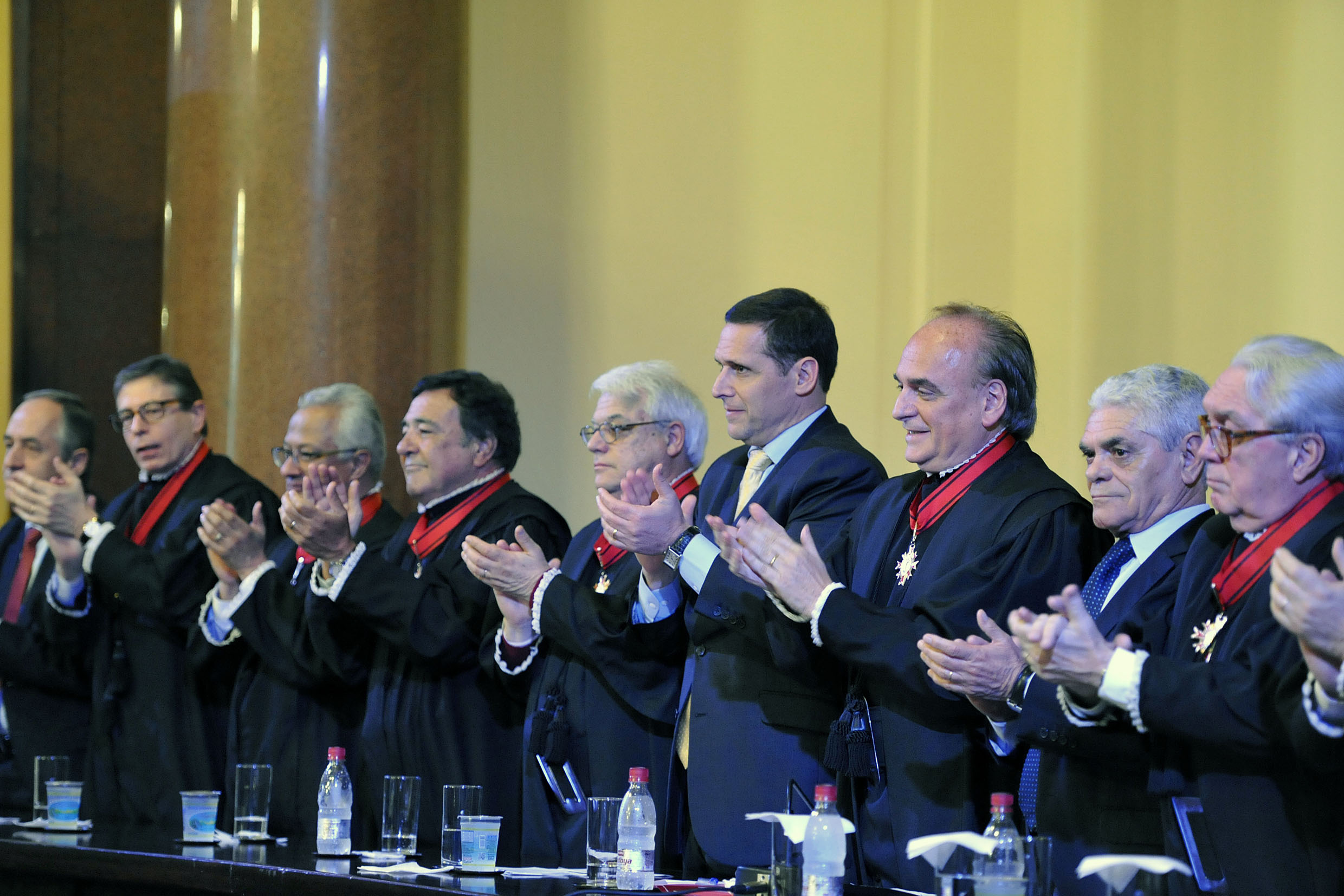 Presidente Fernando Capez e autoridades no Tribunal de Justia do Estado de So Paulo<a style='float:right;color:#ccc' href='https://www3.al.sp.gov.br/repositorio/noticia/N-10-2016/fg195067.jpg' target=_blank><i class='bi bi-zoom-in'></i> Clique para ver a imagem </a>