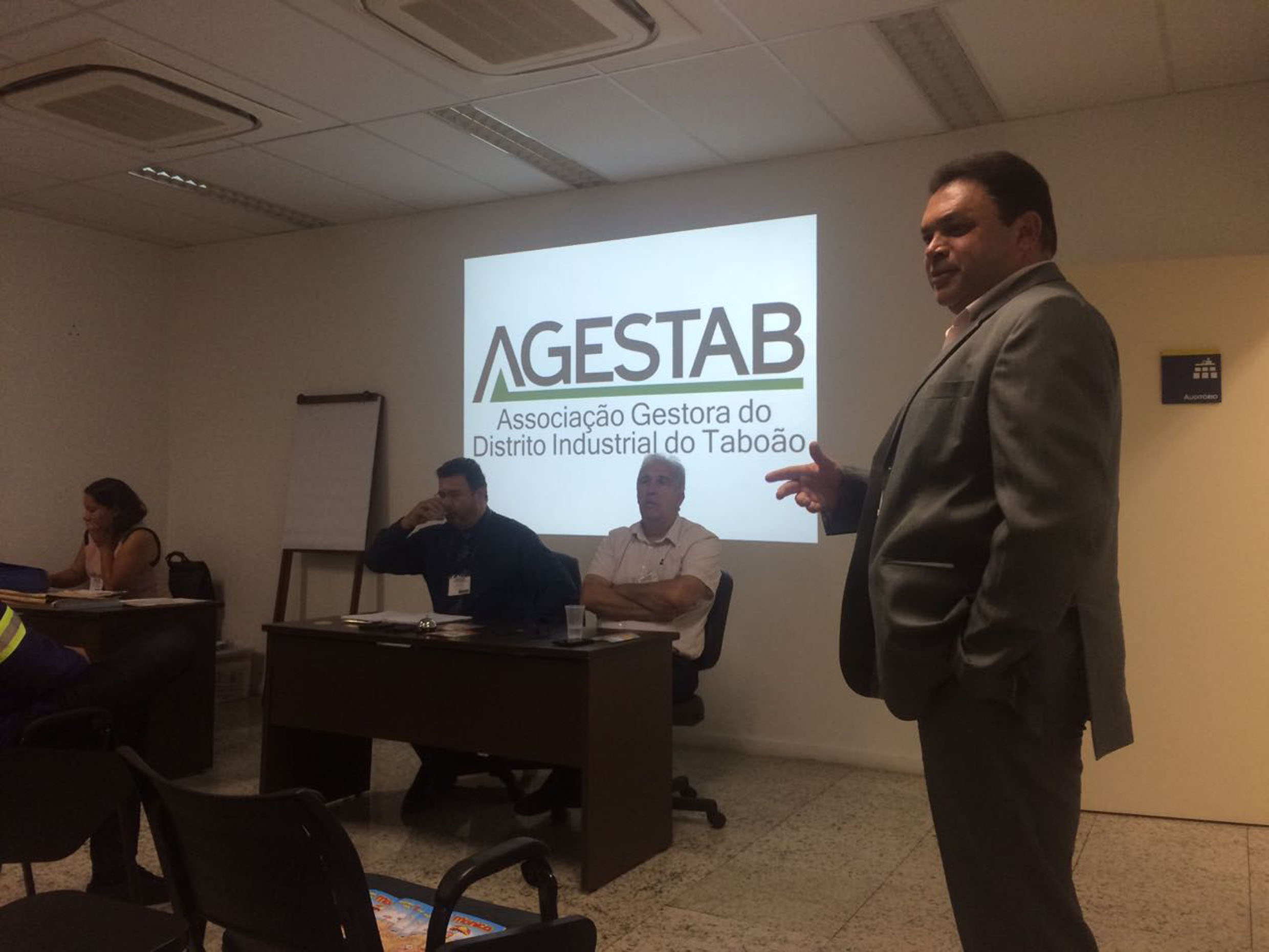 Damasio fala na reunio da Agestab<a style='float:right;color:#ccc' href='https://www3.al.sp.gov.br/repositorio/noticia/N-10-2016/fg195220.jpg' target=_blank><i class='bi bi-zoom-in'></i> Clique para ver a imagem </a>