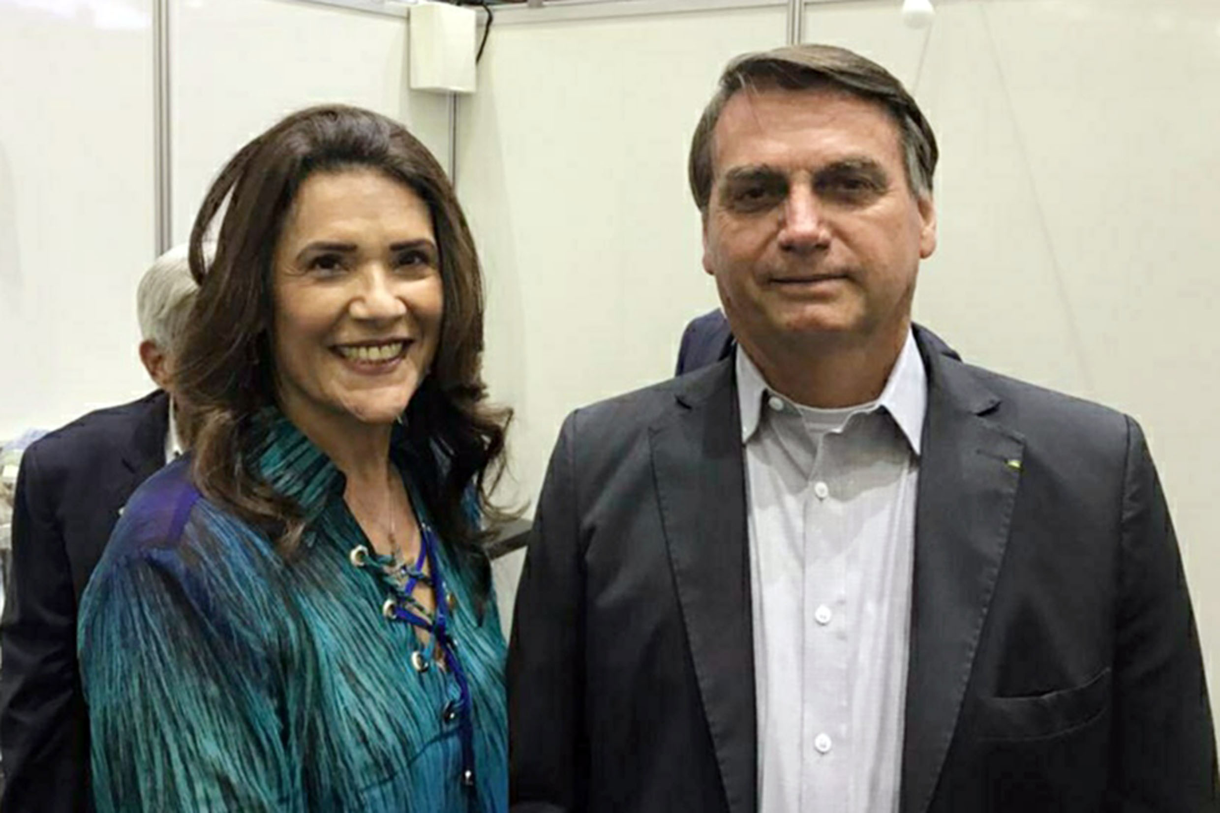Valria Bolsonaro e Jair Bolsonaro<a style='float:right;color:#ccc' href='https://www3.al.sp.gov.br/repositorio/noticia/N-10-2020/fg256602.jpg' target=_blank><i class='bi bi-zoom-in'></i> Clique para ver a imagem </a>