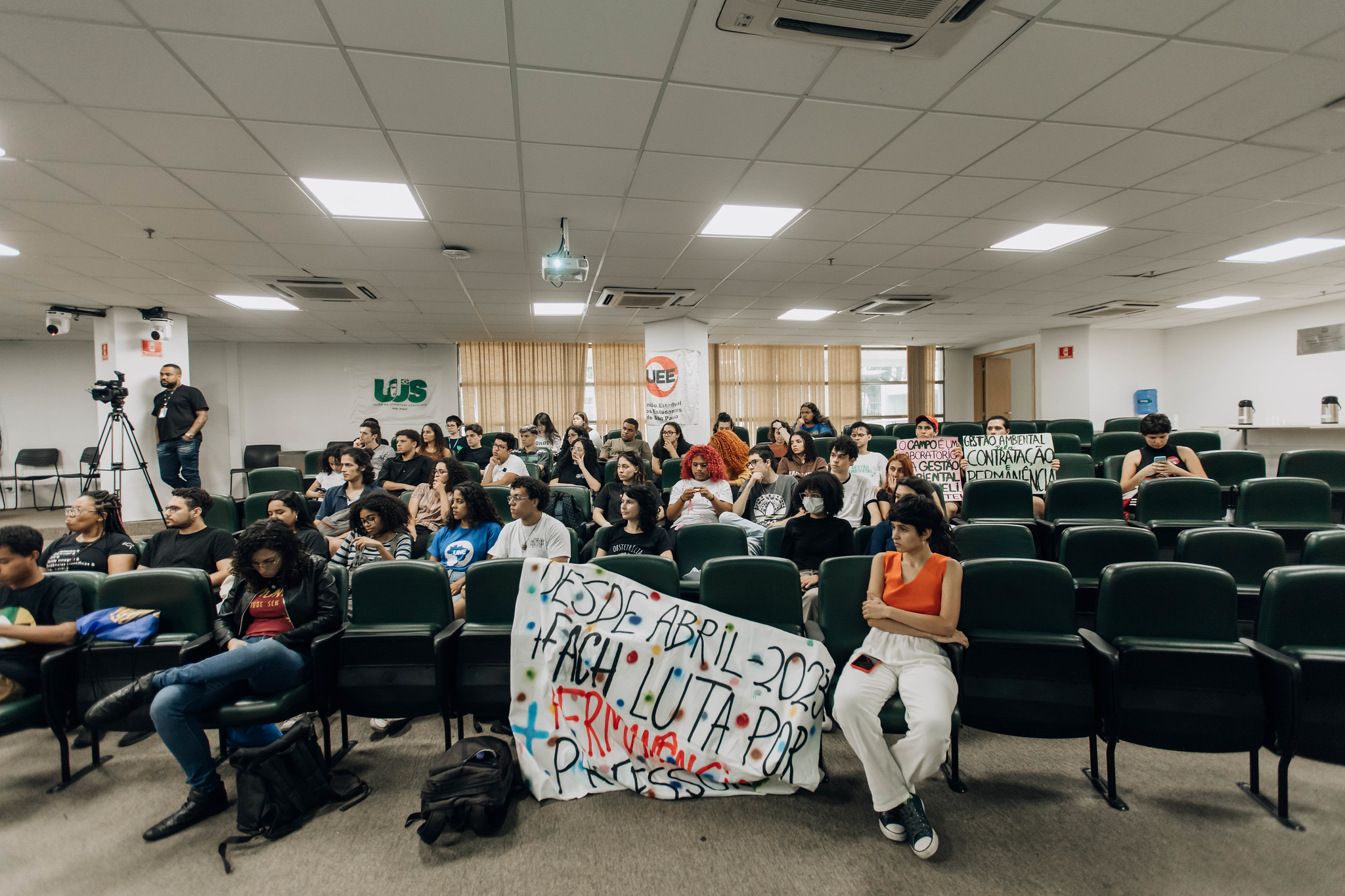 Estudantes da USP pedem melhorias em permanncia<a style='float:right;color:#ccc' href='https://www3.al.sp.gov.br/repositorio/noticia/N-10-2023/fg310843.jpg' target=_blank><i class='bi bi-zoom-in'></i> Clique para ver a imagem </a>