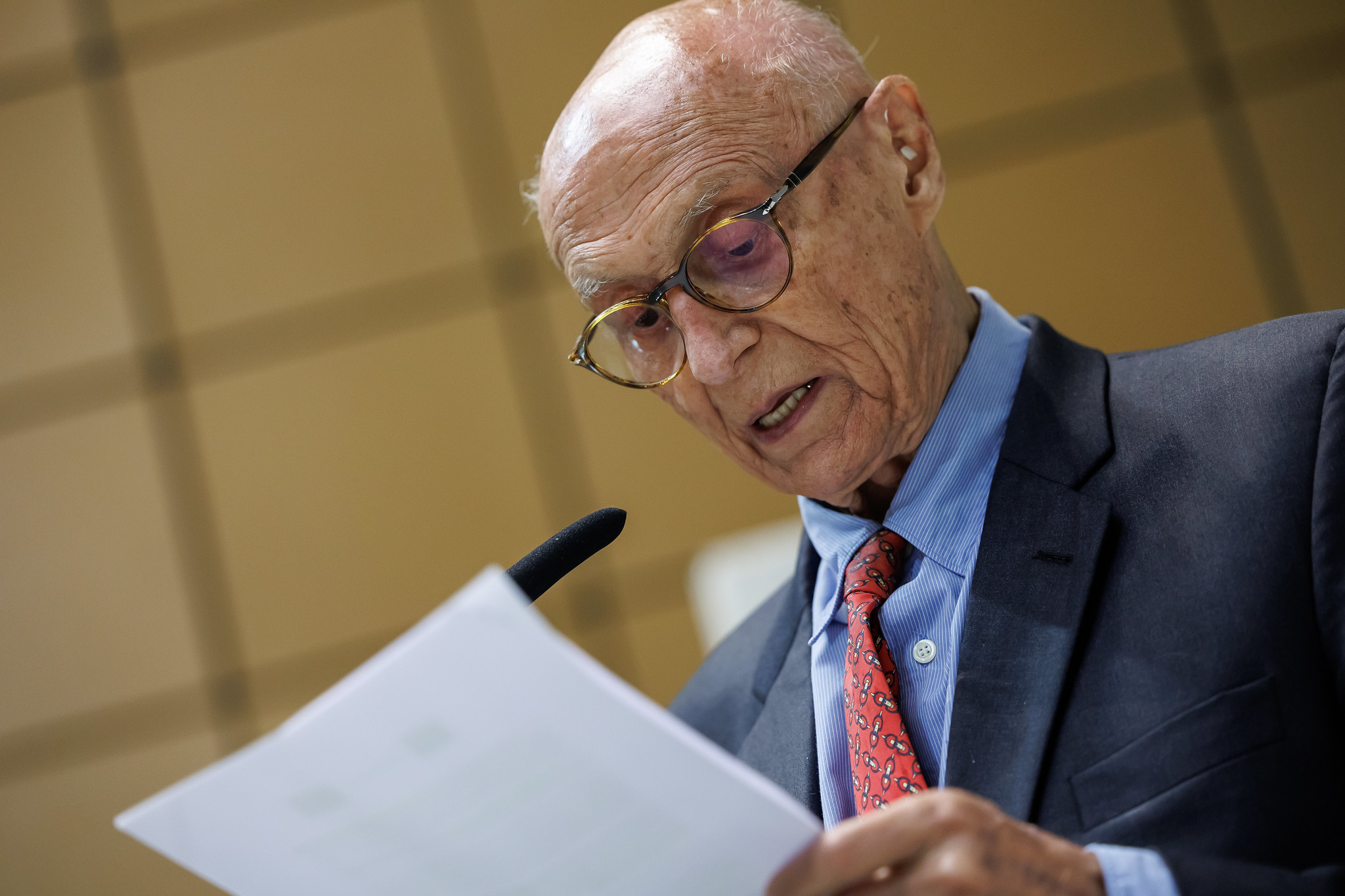 Dep. Eduardo Suplicy (PT)<a style='float:right;color:#ccc' href='https://www3.al.sp.gov.br/repositorio/noticia/N-10-2024/fg336603.jpg' target=_blank><i class='bi bi-zoom-in'></i> Clique para ver a imagem </a>