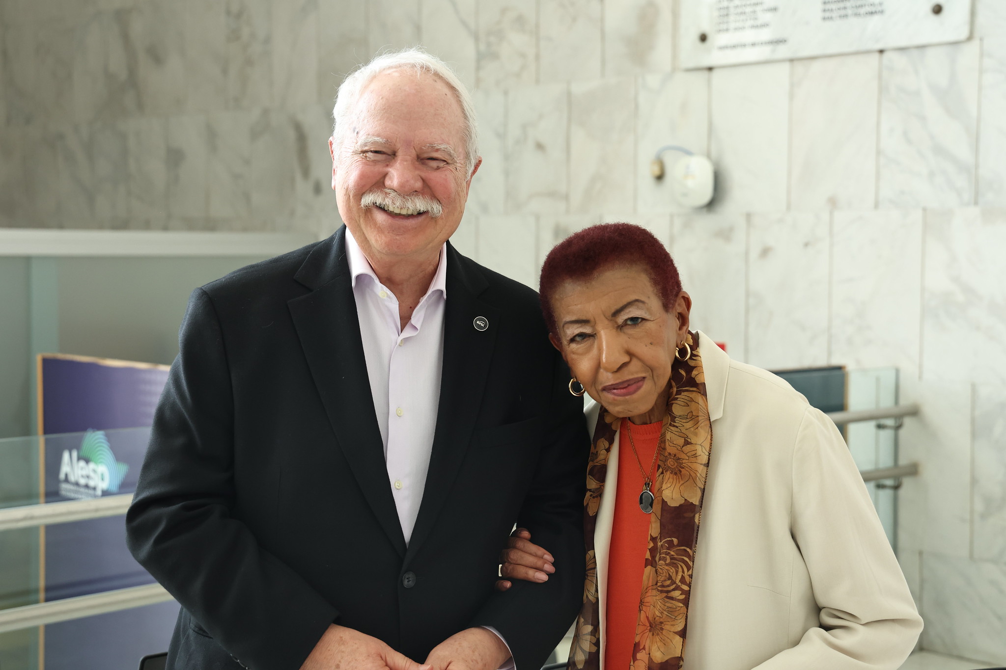 Luiz Galina e Leci Brando: construindo pontes<a style='float:right;color:#ccc' href='https://www3.al.sp.gov.br/repositorio/noticia/N-10-2024/fg336645.jpg' target=_blank><i class='bi bi-zoom-in'></i> Clique para ver a imagem </a>