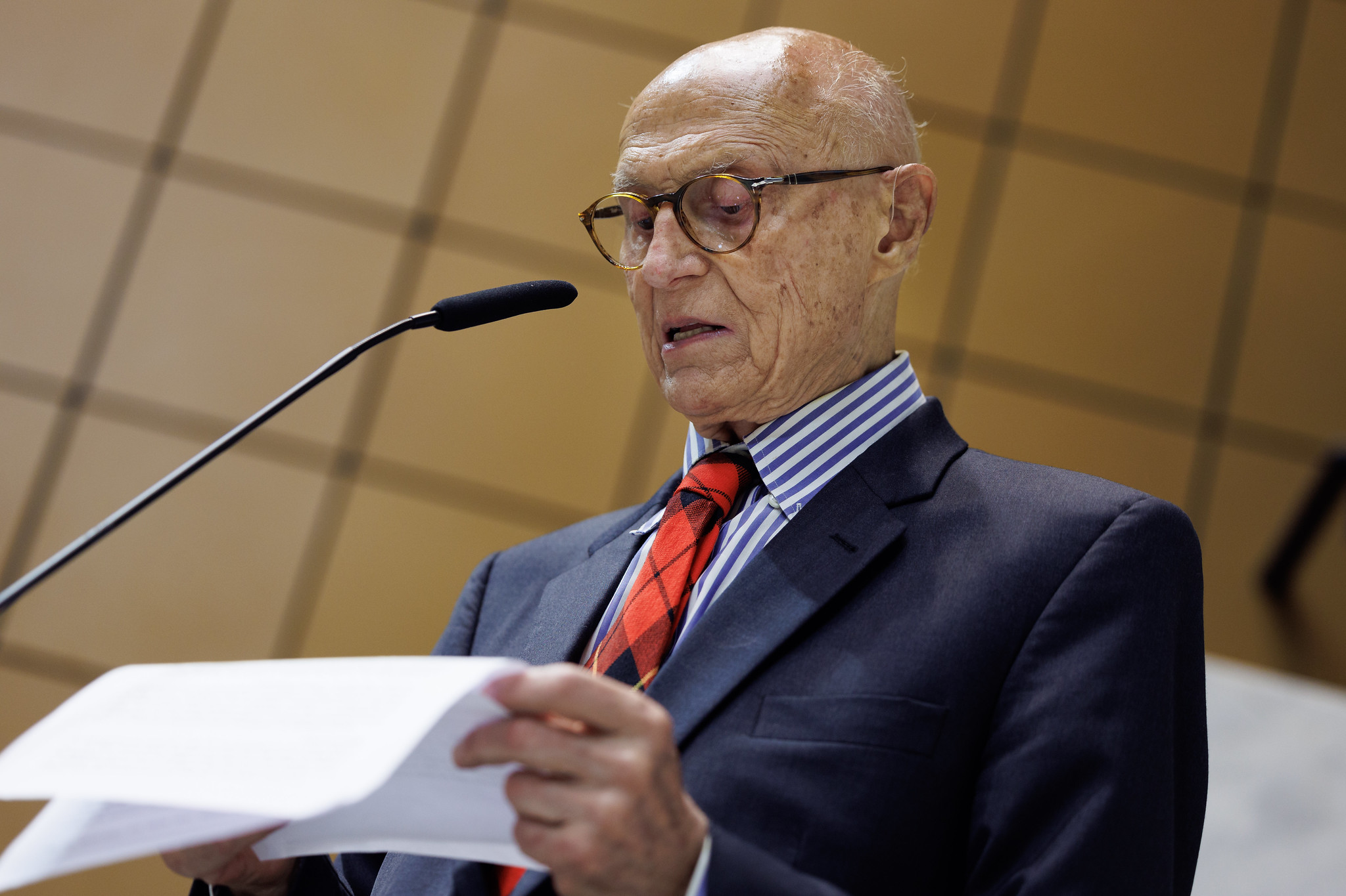 Dep. Eduardo Suplicy (PT)<a style='float:right;color:#ccc' href='https://www3.al.sp.gov.br/repositorio/noticia/N-10-2024/fg336649.jpg' target=_blank><i class='bi bi-zoom-in'></i> Clique para ver a imagem </a>