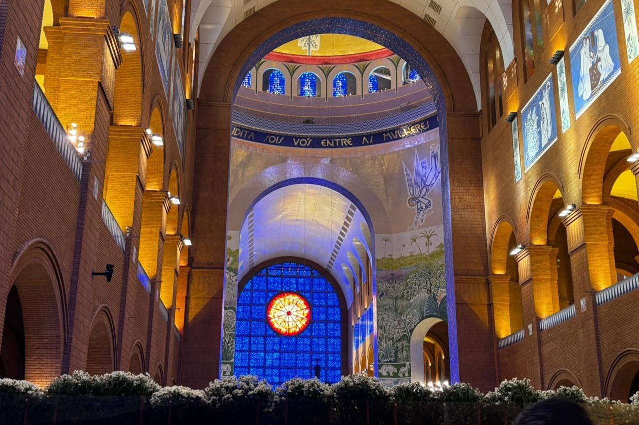 Interior da Baslica de N.S. Aparecida<a style='float:right;color:#ccc' href='https://www3.al.sp.gov.br/repositorio/noticia/N-10-2025/fg354228.jpeg' target=_blank><i class='bi bi-zoom-in'></i> Clique para ver a imagem </a>