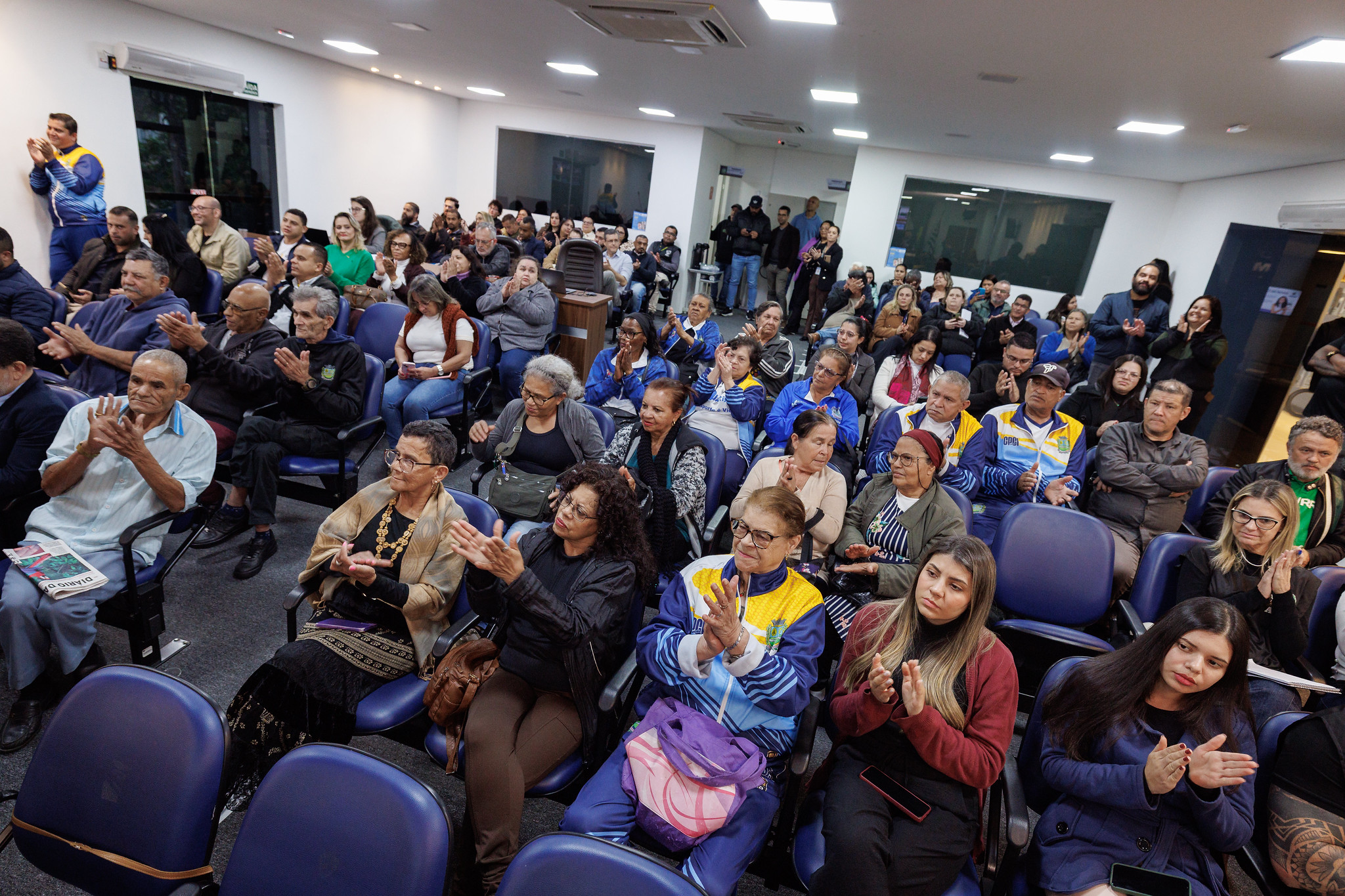 Populao levou demandas aos parlamentares<a style='float:right;color:#ccc' href='https://www3.al.sp.gov.br/repositorio/noticia/N-10-2025/fg354424.jpg' target=_blank><i class='bi bi-zoom-in'></i> Clique para ver a imagem </a>