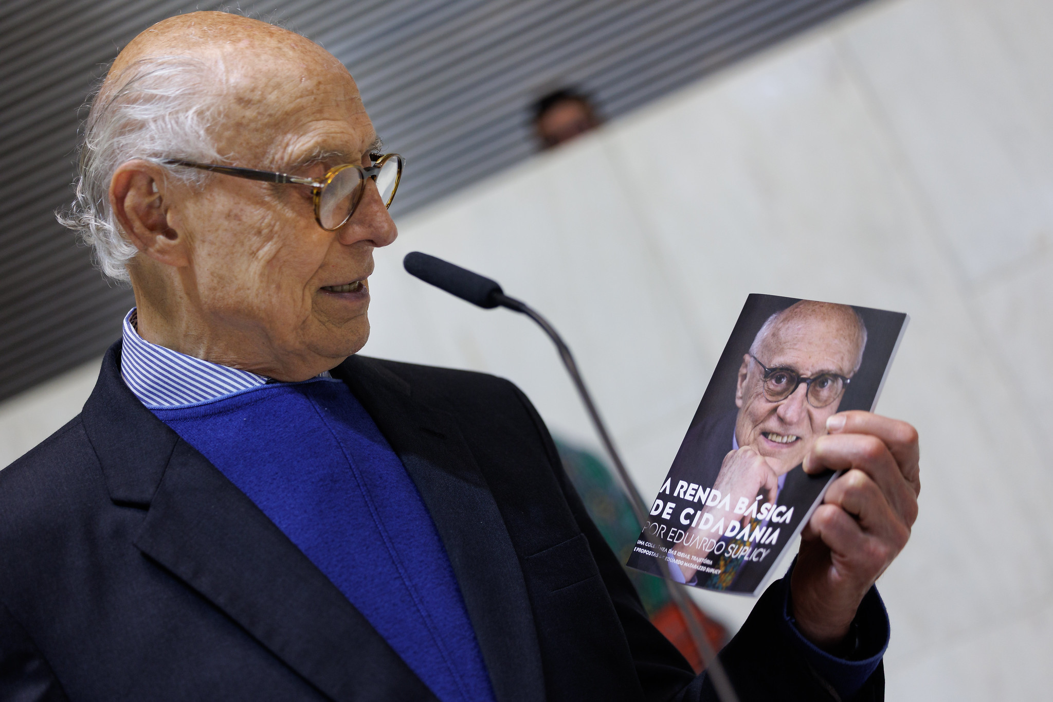 Eduardo Suplicy: Renda Bsica Universal<a style='float:right;color:#ccc' href='https://www3.al.sp.gov.br/repositorio/noticia/N-10-2025/fg354660.jpg' target=_blank><i class='bi bi-zoom-in'></i> Clique para ver a imagem </a>