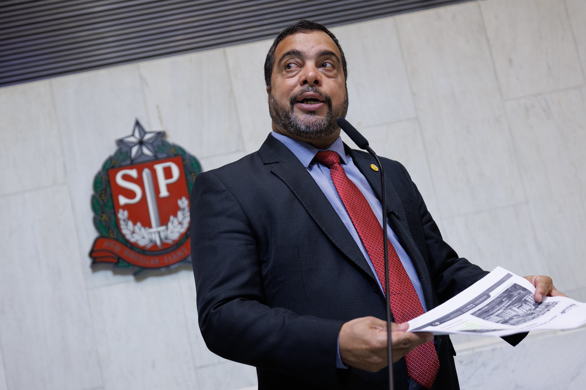 Luiz Claudio Marcolino: problemas habitacionais<a style='float:right;color:#ccc' href='https://www3.al.sp.gov.br/repositorio/noticia/N-10-2025/fg354661.jpg' target=_blank><i class='bi bi-zoom-in'></i> Clique para ver a imagem </a>