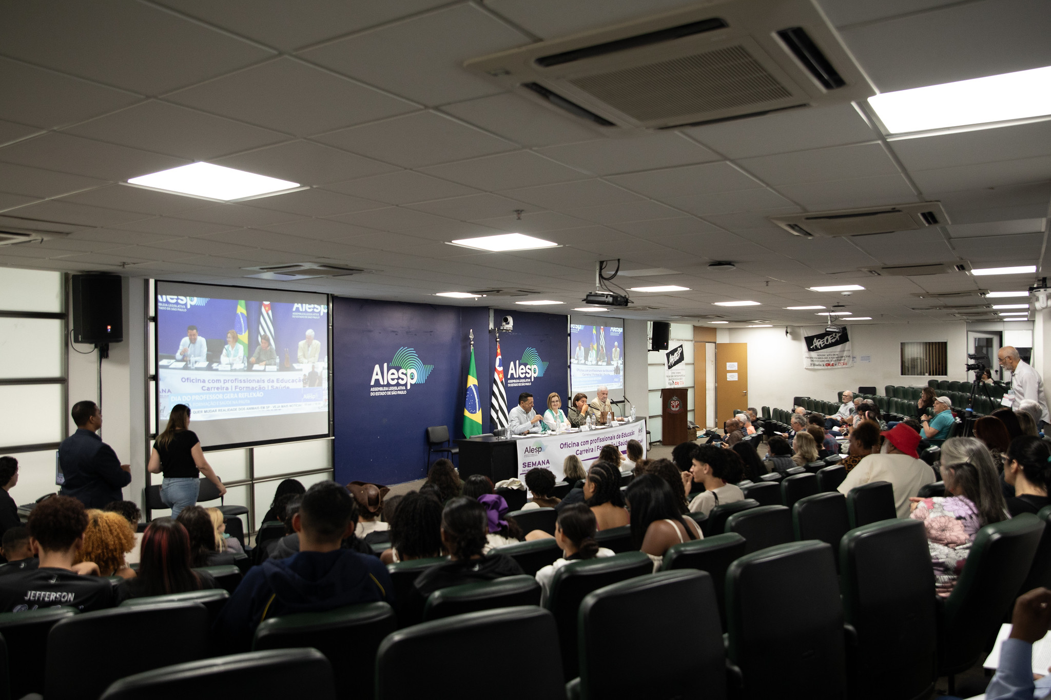 Seminário abordou adoecimento mental<a style='float:right;color:#ccc' href='https://www3.al.sp.gov.br/repositorio/noticia/N-10-2025/fg354853.jpg' target=_blank><i class='bi bi-zoom-in'></i> Clique para ver a imagem </a>