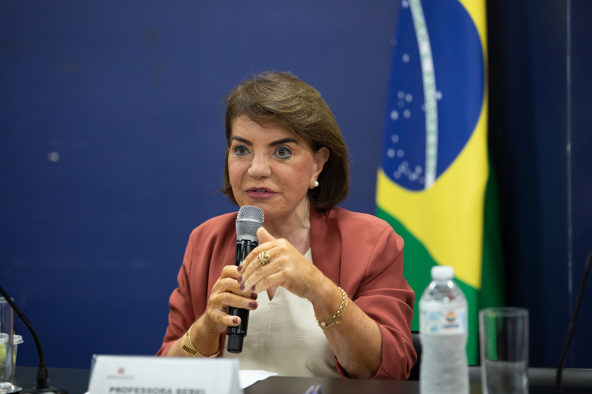 Bebel: ouvir quem constrói a educação<a style='float:right;color:#ccc' href='https://www3.al.sp.gov.br/repositorio/noticia/N-10-2025/fg354883.jpg' target=_blank><i class='bi bi-zoom-in'></i> Clique para ver a imagem </a>
