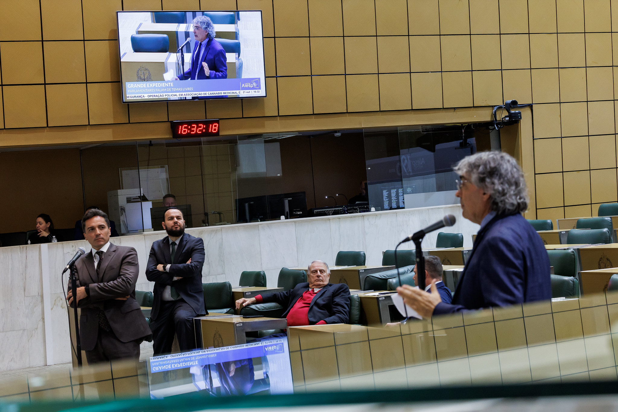 Educao e Segurana pautam Sesso Ordinria<a style='float:right;color:#ccc' href='https://www3.al.sp.gov.br/repositorio/noticia/N-10-2025/fg355090.jpg' target=_blank><i class='bi bi-zoom-in'></i> Clique para ver a imagem </a>