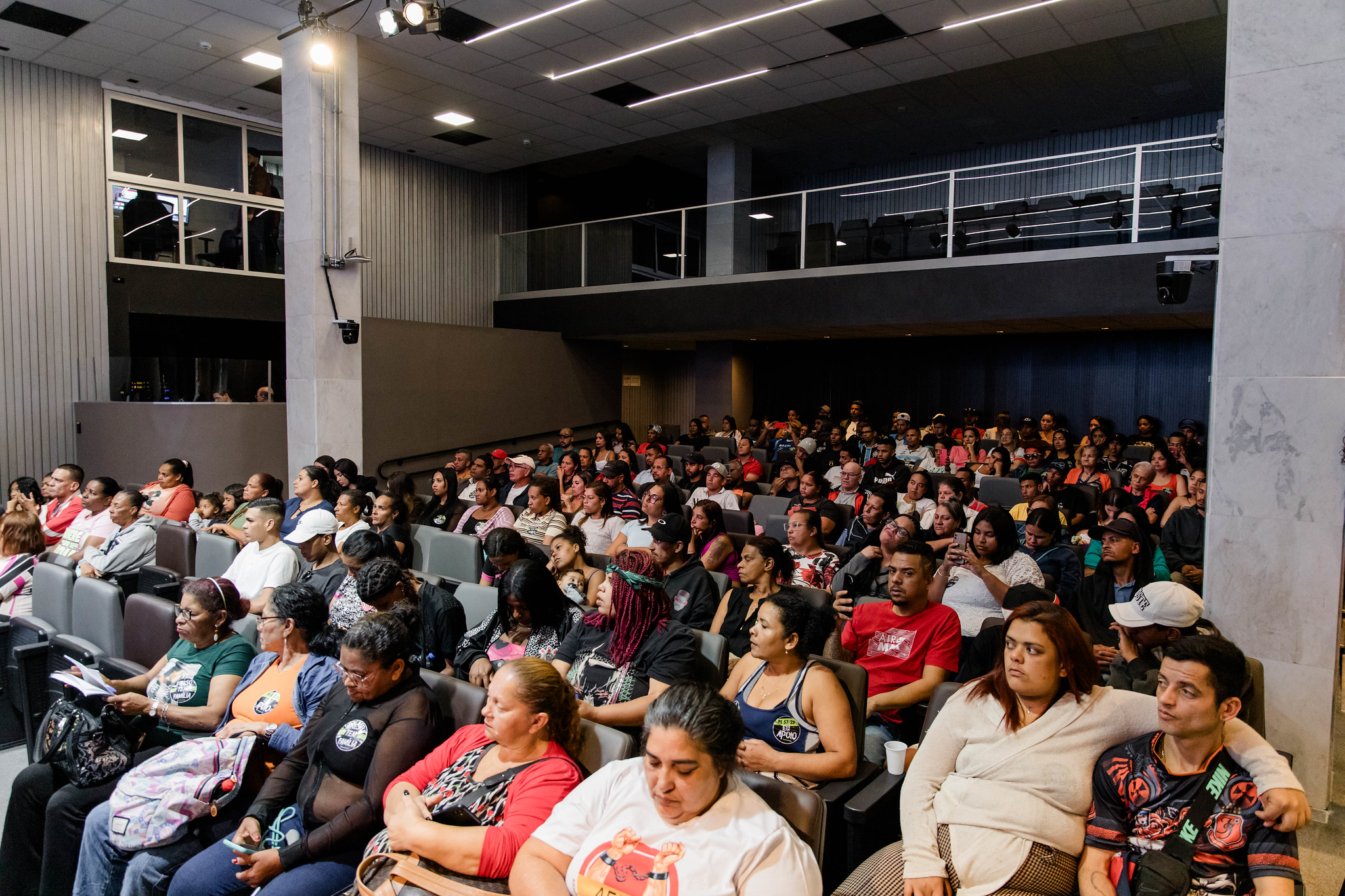 Audincia lota Auditrio Franco Montoro<a style='float:right;color:#ccc' href='https://www3.al.sp.gov.br/repositorio/noticia/N-10-2025/fg355226.jpg' target=_blank><i class='bi bi-zoom-in'></i> Clique para ver a imagem </a>