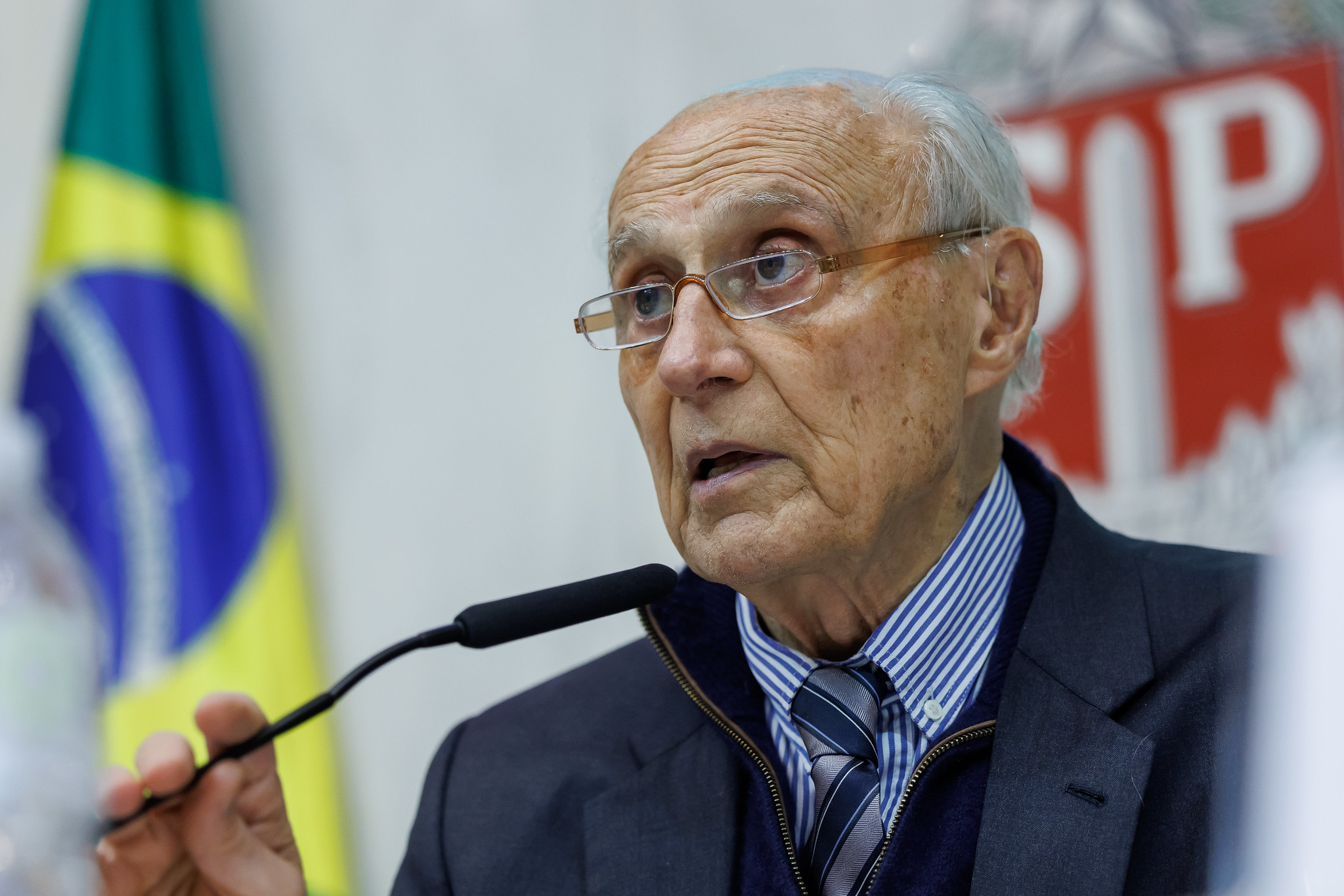 Eduardo Suplicy foi o proponente da sesso solene<a style='float:right;color:#ccc' href='https://www3.al.sp.gov.br/repositorio/noticia/N-10-2025/fg355321.jpg' target=_blank><i class='bi bi-zoom-in'></i> Clique para ver a imagem </a>