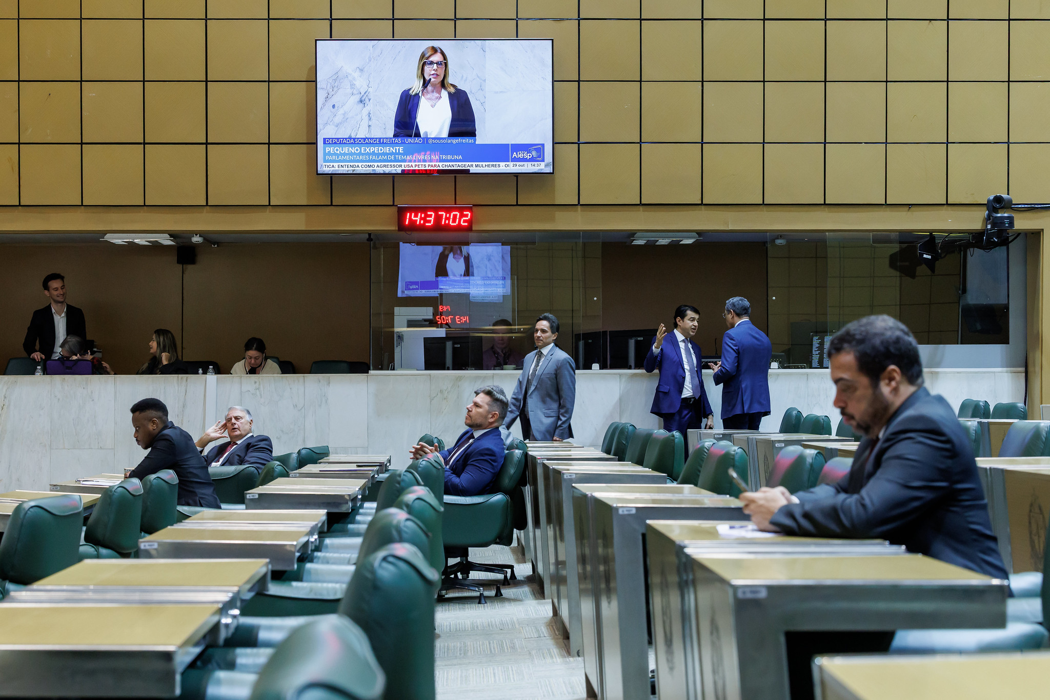 Combate ao crime organizado pauta Sesso Ordinria<a style='float:right;color:#ccc' href='https://www3.al.sp.gov.br/repositorio/noticia/N-10-2025/fg355519.jpg' target=_blank><i class='bi bi-zoom-in'></i> Clique para ver a imagem </a>