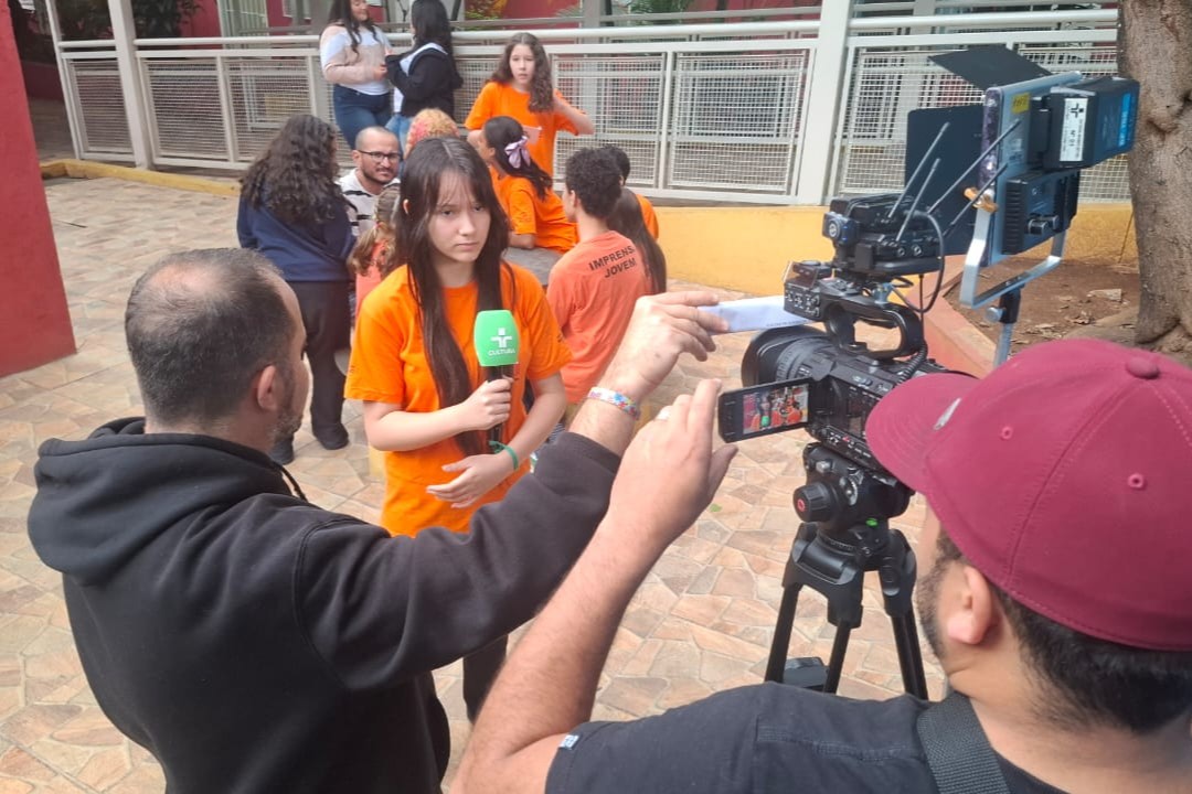 Alunos do projeto Imprensa Jovem <a style='float:right;color:#ccc' href='https://www3.al.sp.gov.br/repositorio/noticia/N-10-2025/fg355745.jpg' target=_blank><i class='bi bi-zoom-in'></i> Clique para ver a imagem </a>