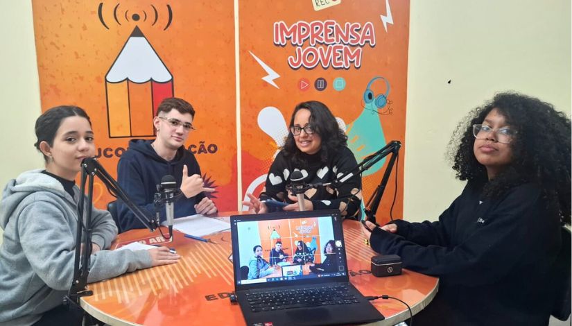 Alunos do projeto Imprensa Jovem <a style='float:right;color:#ccc' href='https://www3.al.sp.gov.br/repositorio/noticia/N-10-2025/fg355749.jpg' target=_blank><i class='bi bi-zoom-in'></i> Clique para ver a imagem </a>