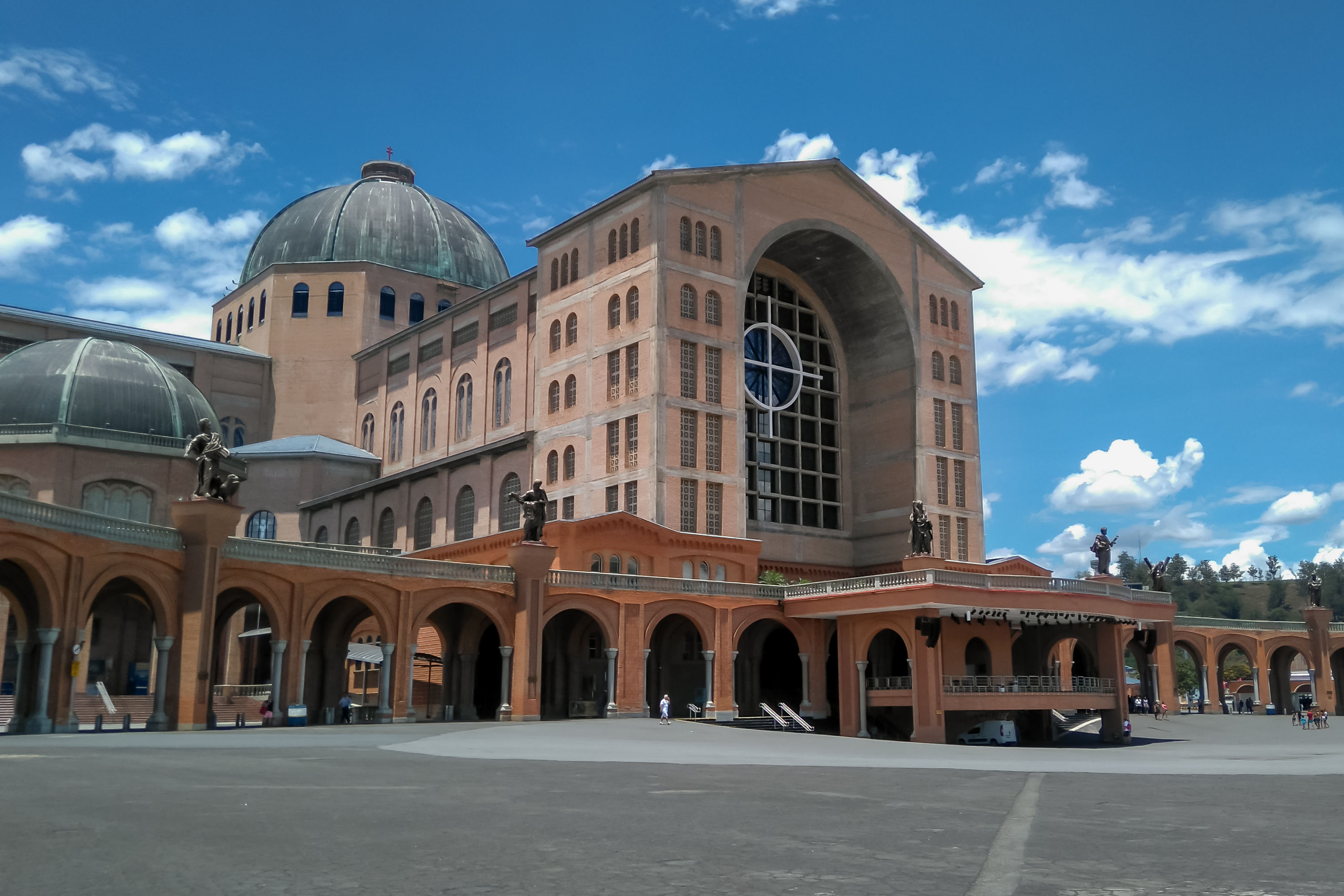 Bas�lica Santu�rio Nacional de Aparecida<a style='float:right;color:#ccc' href='https://www3.al.sp.gov.br/repositorio/noticia/N-10-2026/fg367434.jpg' target=_blank><i class='bi bi-zoom-in'></i> Clique para ver a imagem </a>