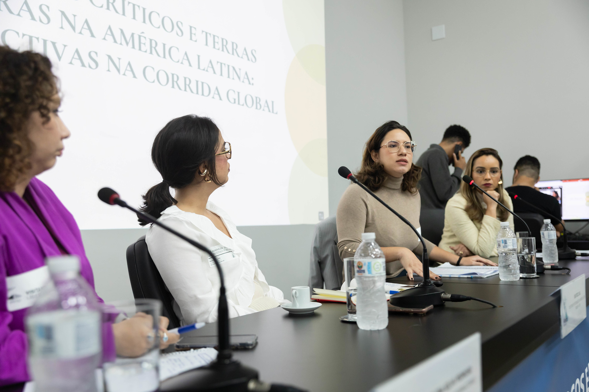 Discuss�es sobre a ressignifica��o do multilateral<a style='float:right' href='https://www3.al.sp.gov.br/repositorio/noticia/N-10-2026/fg367517.jpg' target=_blank><img src='/_img/material-file-download-white.png' width='14px' alt='Clique para baixar a imagem'></a>