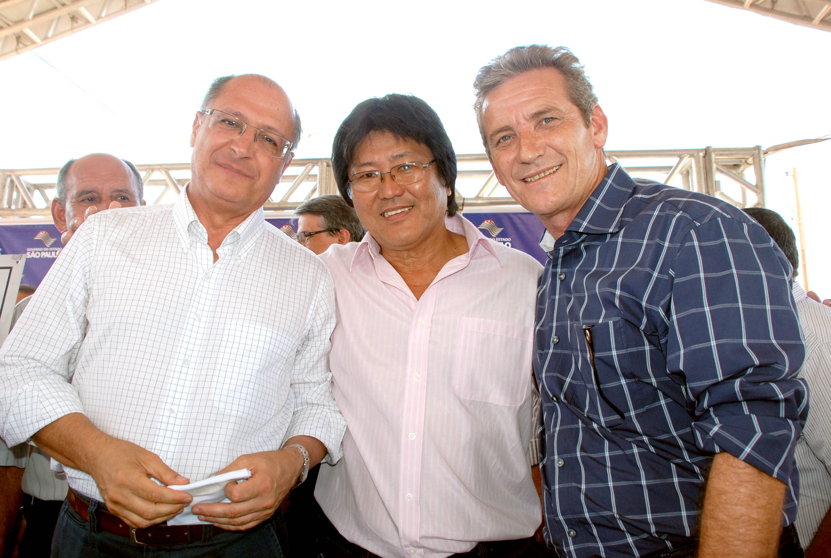 Governador Alckmin, Silvio e deputado Ed Thomas <a style='float:right;color:#ccc' href='https://www3.al.sp.gov.br/repositorio/noticia/N-11-2012/fg119413.jpg' target=_blank><i class='bi bi-zoom-in'></i> Clique para ver a imagem </a>