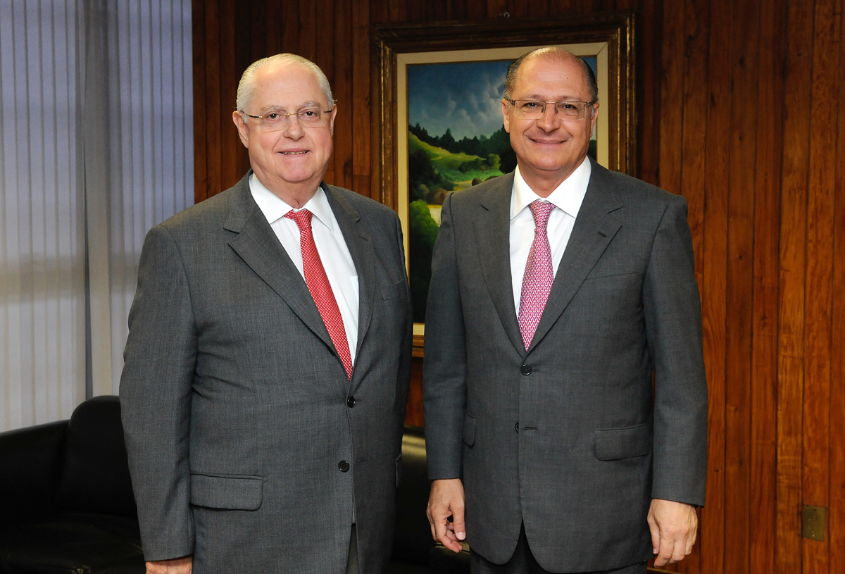 Barros Munhoz e Geraldo Alckmin<a style='float:right;color:#ccc' href='https://www3.al.sp.gov.br/repositorio/noticia/N-11-2012/fg119459.jpg' target=_blank><i class='bi bi-zoom-in'></i> Clique para ver a imagem </a>