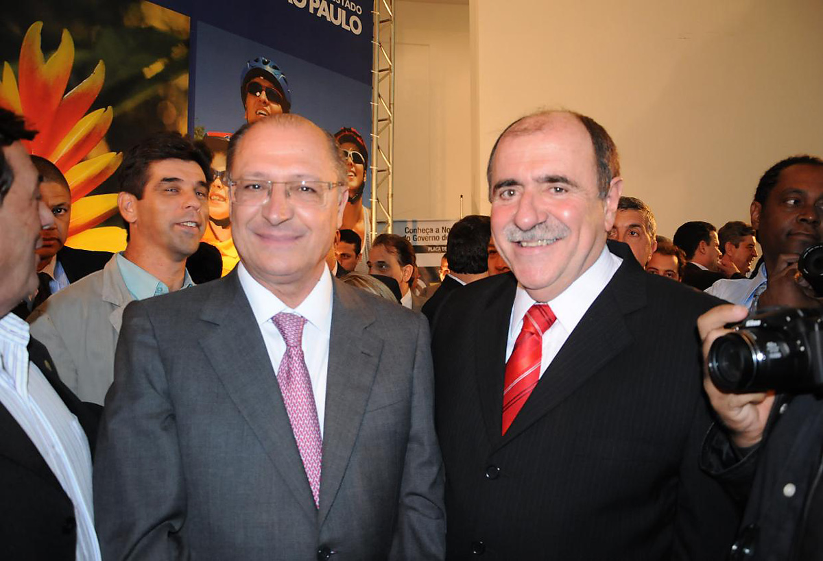 Geraldo Alckmin e  Joo Caramez<a style='float:right;color:#ccc' href='https://www3.al.sp.gov.br/repositorio/noticia/N-11-2012/fg119472.jpg' target=_blank><i class='bi bi-zoom-in'></i> Clique para ver a imagem </a>