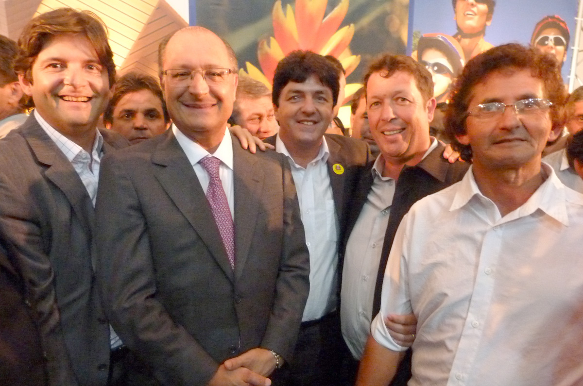 Andr do Prado, Geraldo Alckmin e participantes<a style='float:right;color:#ccc' href='https://www3.al.sp.gov.br/repositorio/noticia/N-11-2012/fg119475.jpg' target=_blank><i class='bi bi-zoom-in'></i> Clique para ver a imagem </a>