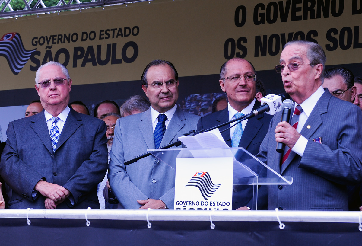 Barros Munhoz, Fernando Grella, Geraldo Alckmin, e Helio C. Rosas <a style='float:right;color:#ccc' href='https://www3.al.sp.gov.br/repositorio/noticia/N-11-2012/fg119655.jpg' target=_blank><i class='bi bi-zoom-in'></i> Clique para ver a imagem </a>