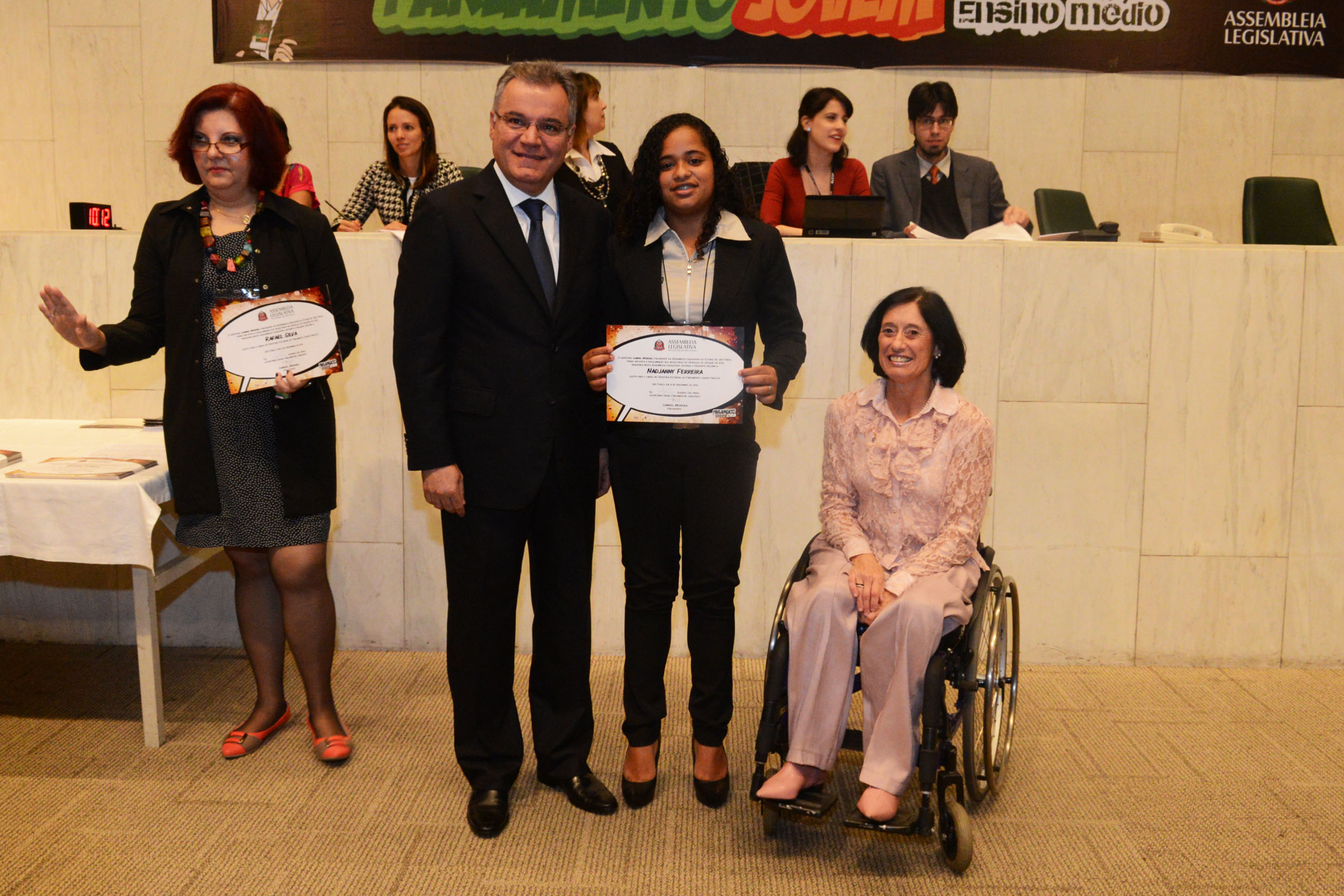 Samuel Moreira, Nadjanny Ferreira e Clia Leo <a style='float:right;color:#ccc' href='https://www3.al.sp.gov.br/repositorio/noticia/N-11-2013/fg132744.jpg' target=_blank><i class='bi bi-zoom-in'></i> Clique para ver a imagem </a>