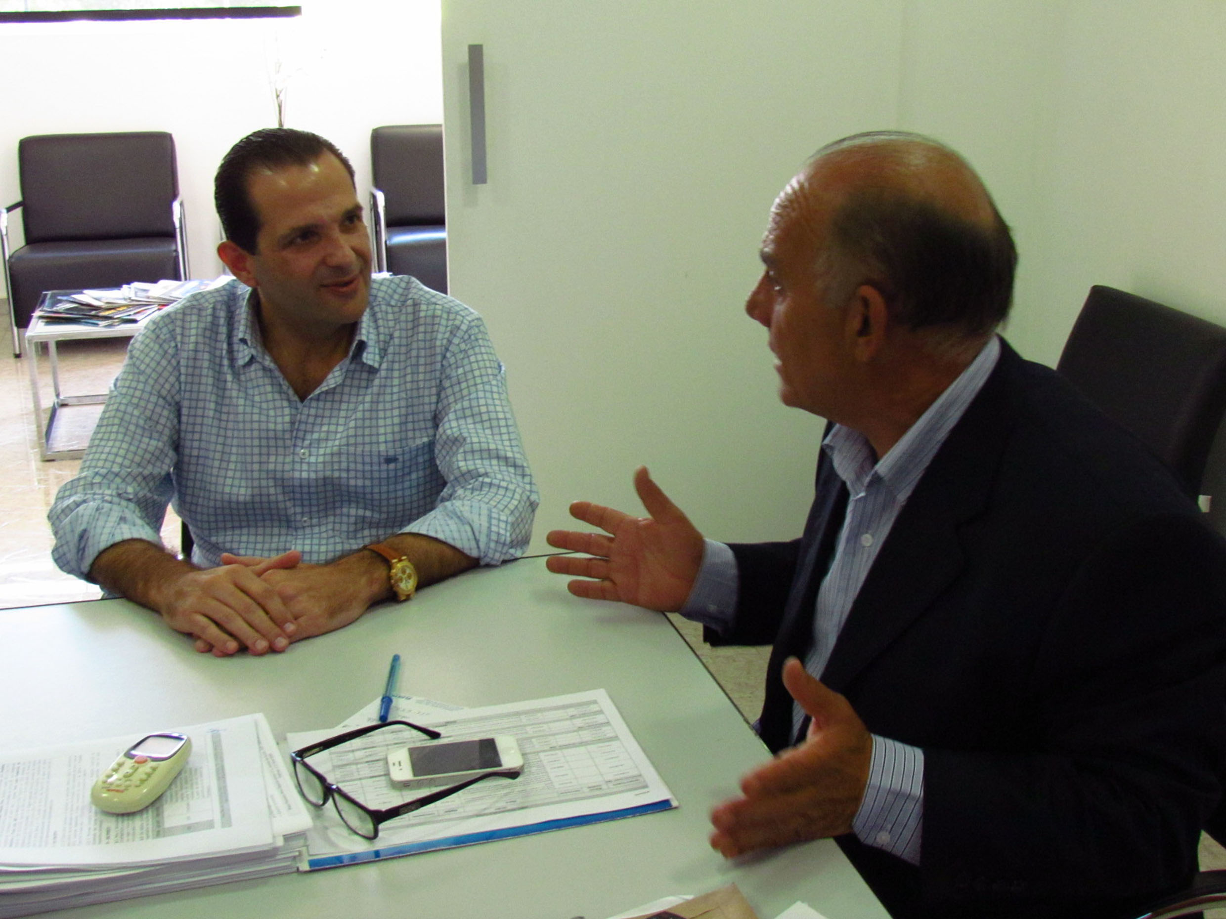    Edmir Chedid e o prefeito Vicente Zacan.<a style='float:right;color:#ccc' href='https://www3.al.sp.gov.br/repositorio/noticia/N-11-2013/fg132771.jpg' target=_blank><i class='bi bi-zoom-in'></i> Clique para ver a imagem </a>