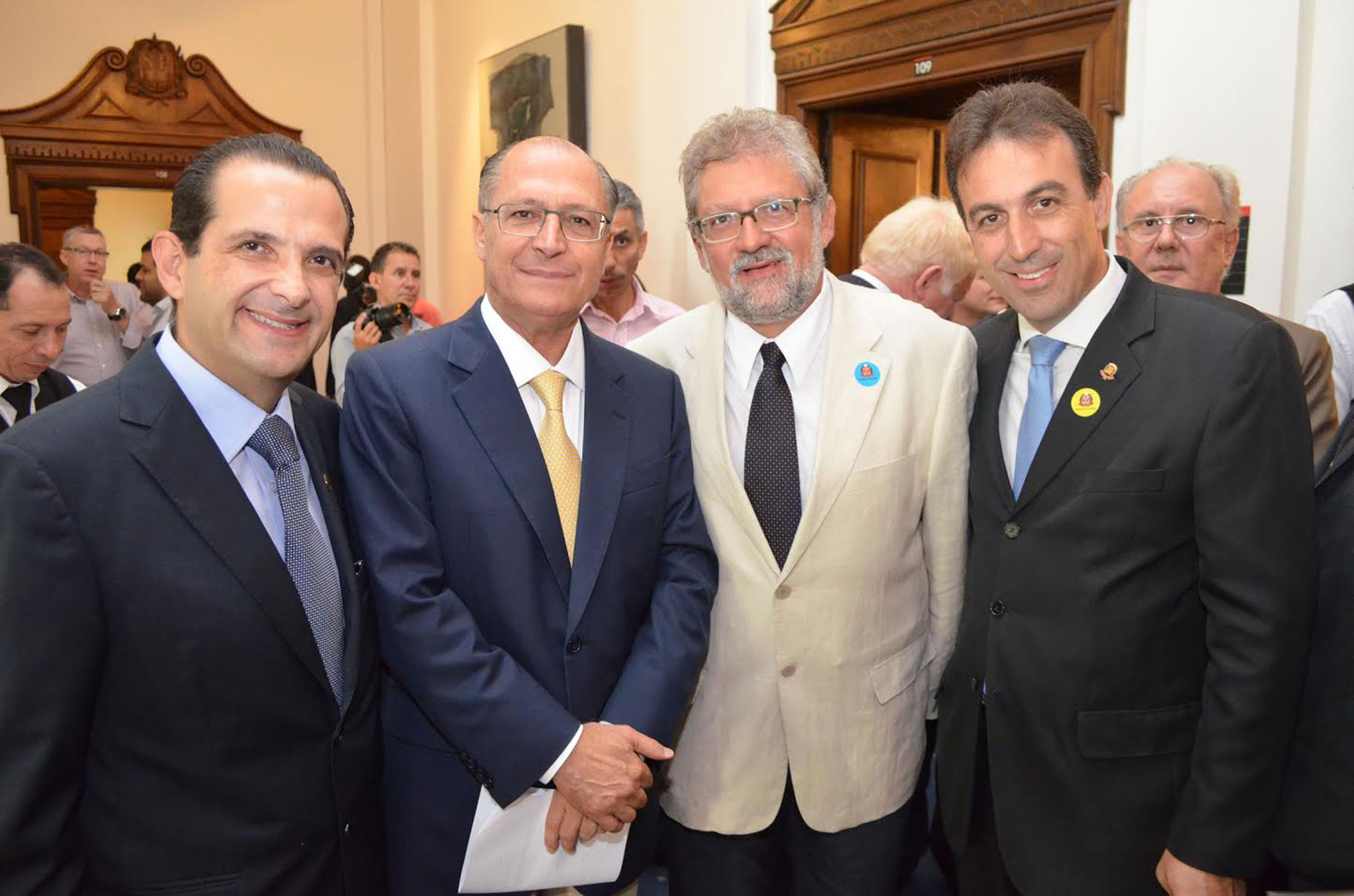 Chedid, Alckmin e autoridades<a style='float:right;color:#ccc' href='https://www3.al.sp.gov.br/repositorio/noticia/N-11-2014/fg166217.jpg' target=_blank><i class='bi bi-zoom-in'></i> Clique para ver a imagem </a>