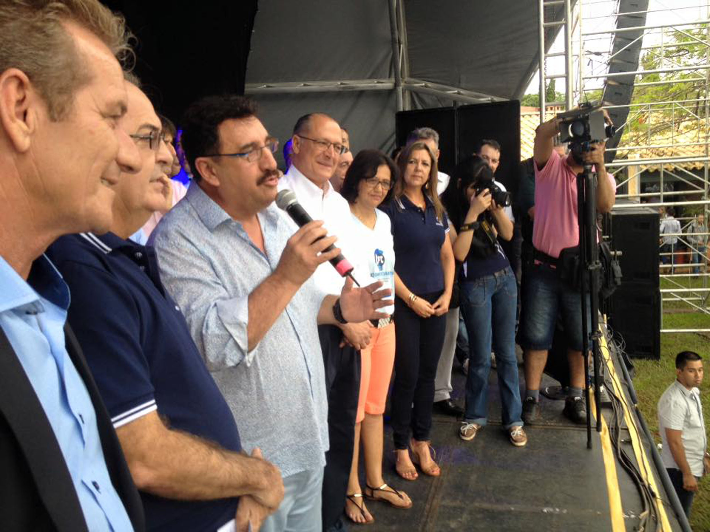 Ed Thomas, Motta, Ratinho e Alckmin<a style='float:right;color:#ccc' href='https://www3.al.sp.gov.br/repositorio/noticia/N-11-2015/fg177853.jpg' target=_blank><i class='bi bi-zoom-in'></i> Clique para ver a imagem </a>