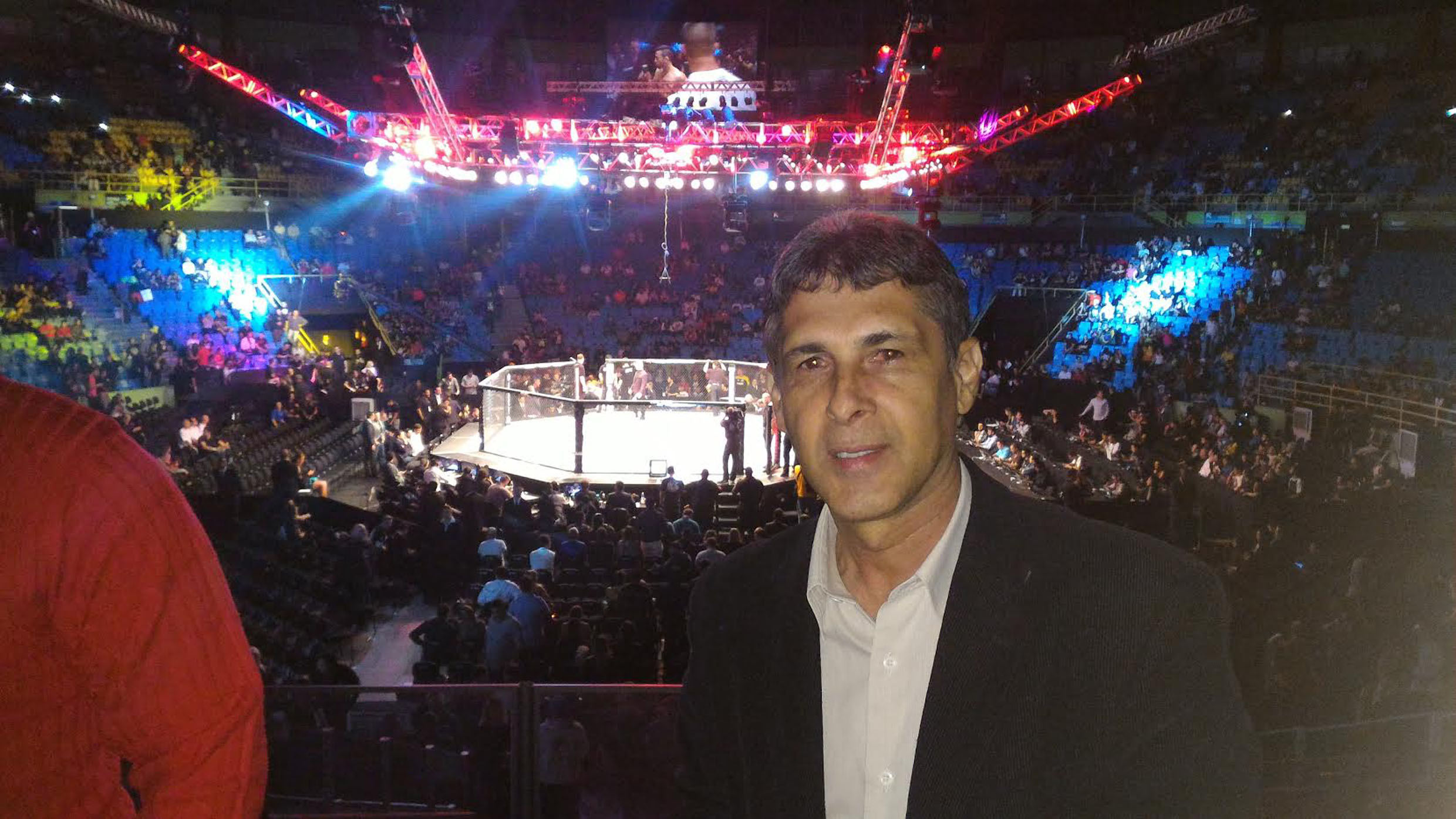 Sebastio Santos prestigia evento do UFC em So Paulo<a style='float:right;color:#ccc' href='https://www3.al.sp.gov.br/repositorio/noticia/N-11-2015/fg178501.jpg' target=_blank><i class='bi bi-zoom-in'></i> Clique para ver a imagem </a>