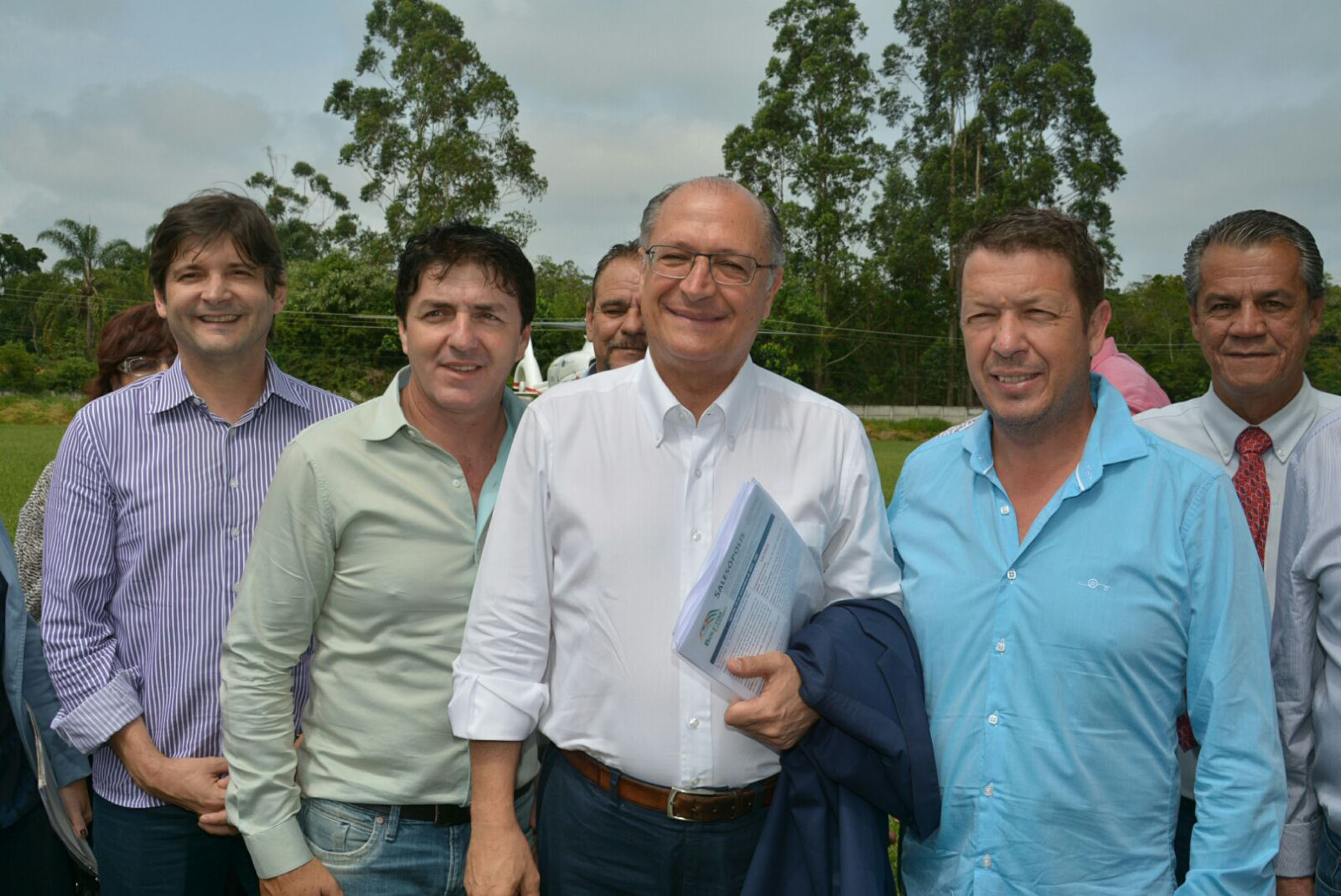 Andr do Prado ( esq.) e Geraldo Alckmin (centro)<a style='float:right;color:#ccc' href='https://www3.al.sp.gov.br/repositorio/noticia/N-11-2015/fg180105.jpg' target=_blank><i class='bi bi-zoom-in'></i> Clique para ver a imagem </a>