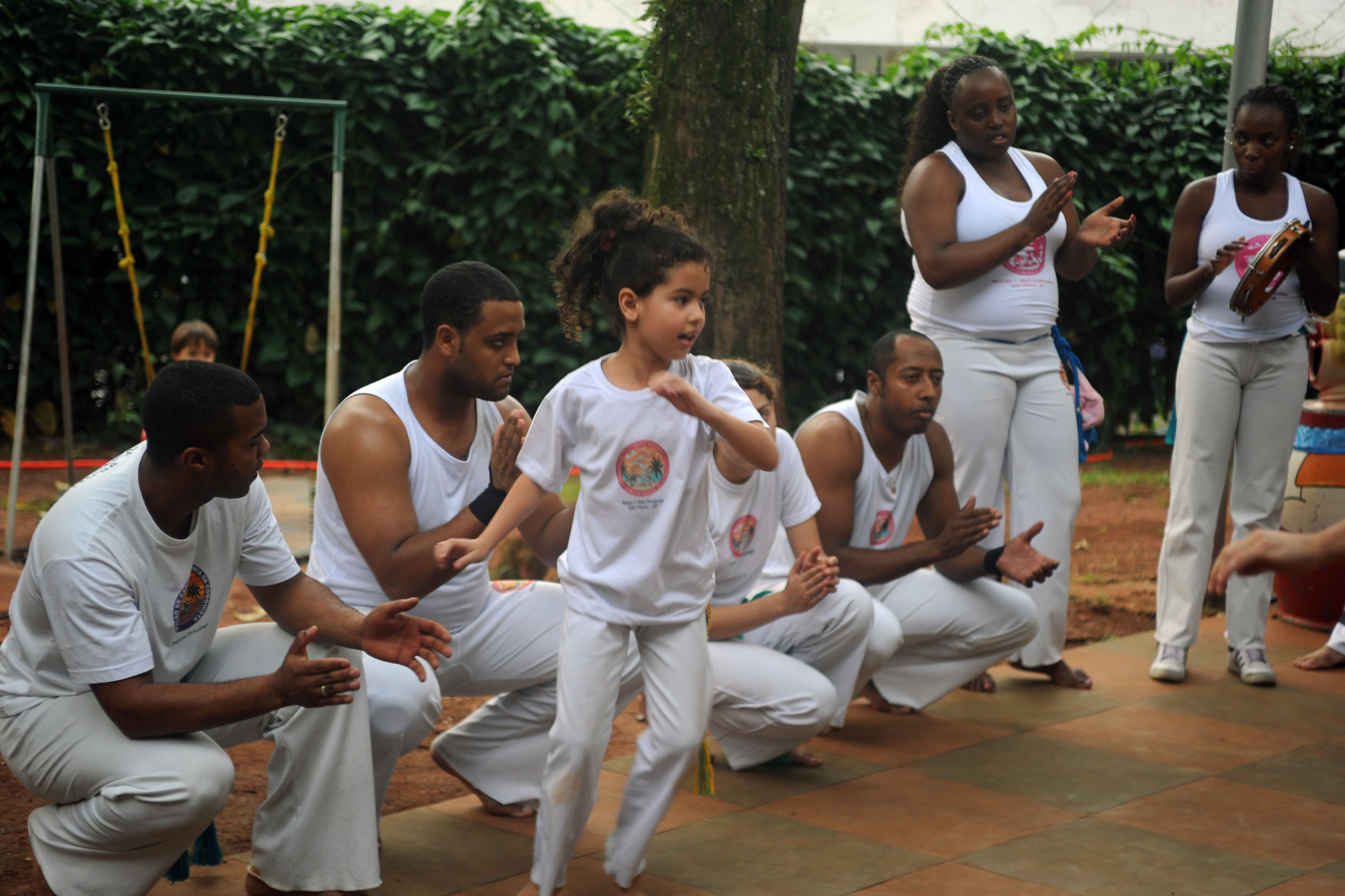 Apresentao do grupo de capoeira da Academia Corpus Fit<a style='float:right;color:#ccc' href='https://www3.al.sp.gov.br/repositorio/noticia/N-11-2015/fg180147.jpg' target=_blank><i class='bi bi-zoom-in'></i> Clique para ver a imagem </a>