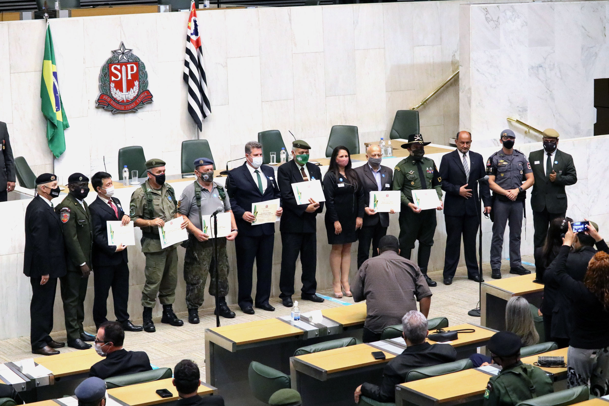 Sessão Solene em homenagem ao aniversário do Dia do Veterano Militar das Forças Armadas Brasileiras e das Forças Auxiliares<a style='float:right;color:#ccc' href='https://www3.al.sp.gov.br/repositorio/noticia/N-11-2021/fg277843.jpg' target=_blank><i class='bi bi-zoom-in'></i> Clique para ver a imagem </a>