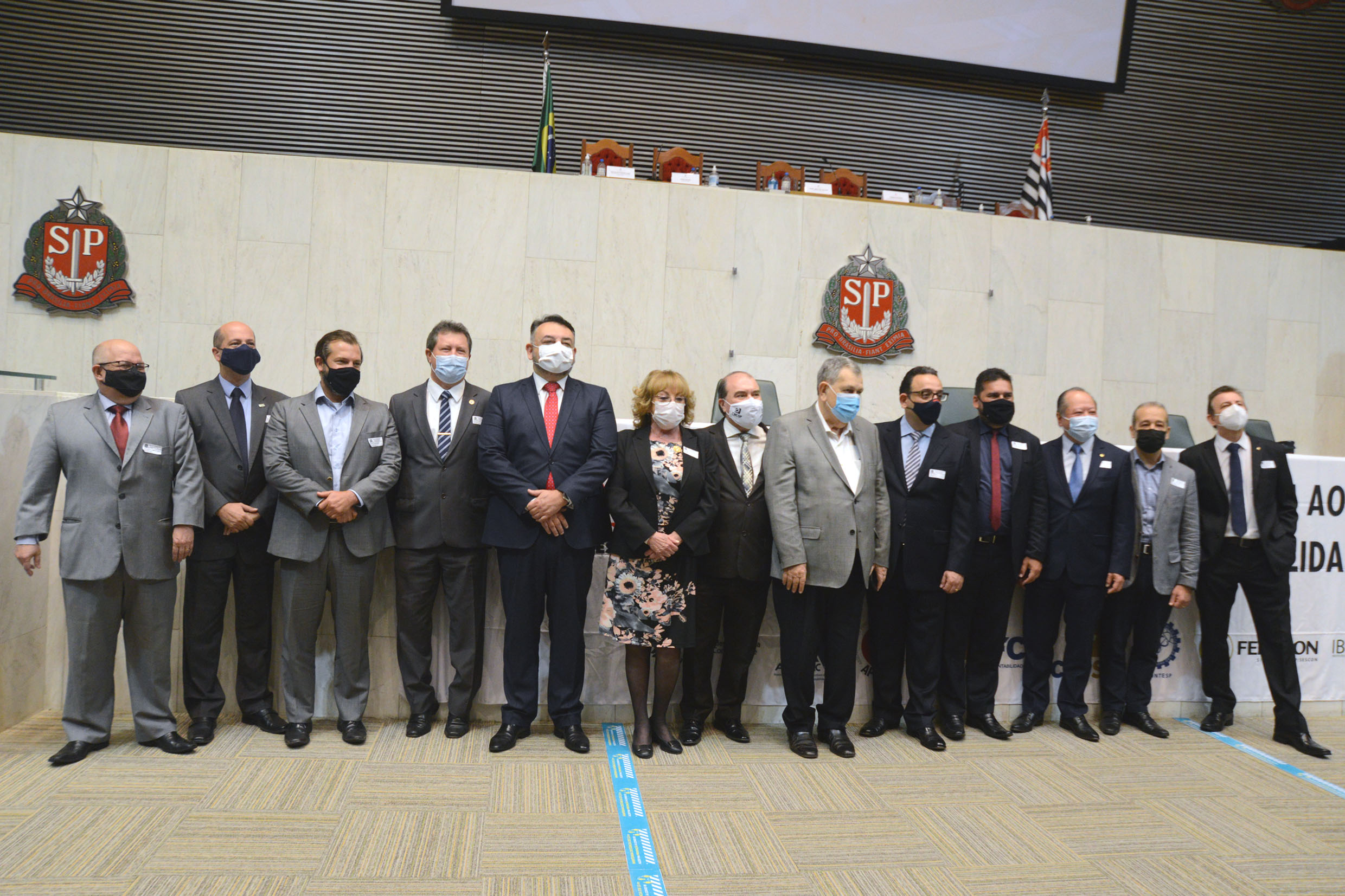 Sessão Solene em homenagem aos profissionais da contabilidade<a style='float:right;color:#ccc' href='https://www3.al.sp.gov.br/repositorio/noticia/N-11-2021/fg278633.jpg' target=_blank><i class='bi bi-zoom-in'></i> Clique para ver a imagem </a>