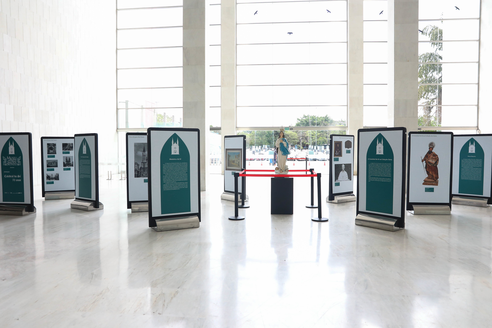 Exposição Catedral da Sé - 70 anos<a style='float:right;color:#ccc' href='https://www3.al.sp.gov.br/repositorio/noticia/N-11-2024/fg337527.jpg' target=_blank><i class='bi bi-zoom-in'></i> Clique para ver a imagem </a>