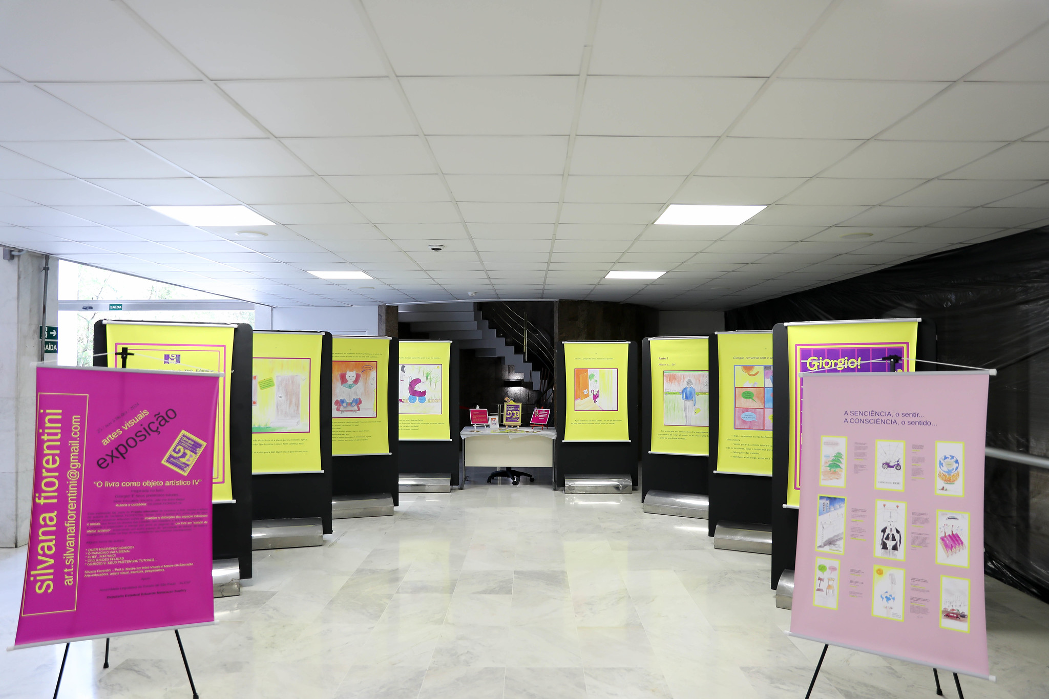 Exposição O livro como objeto artístico - IV<a style='float:right;color:#ccc' href='https://www3.al.sp.gov.br/repositorio/noticia/N-11-2024/fg338383.jpg' target=_blank><i class='bi bi-zoom-in'></i> Clique para ver a imagem </a>