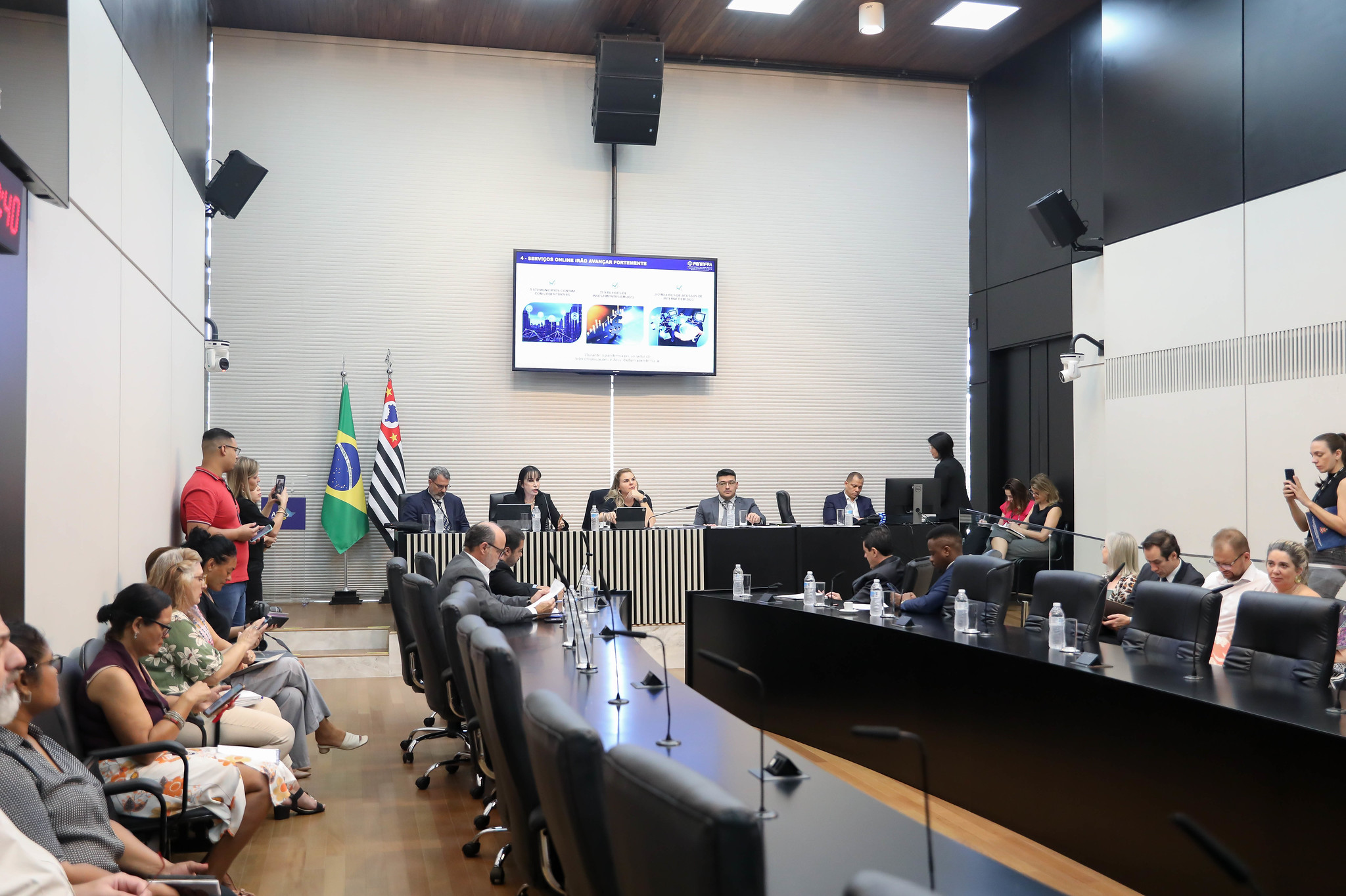 CPI investiga qualidade de servios das teles<a style='float:right;color:#ccc' href='https://www3.al.sp.gov.br/repositorio/noticia/N-11-2024/fg338413.jpg' target=_blank><i class='bi bi-zoom-in'></i> Clique para ver a imagem </a>