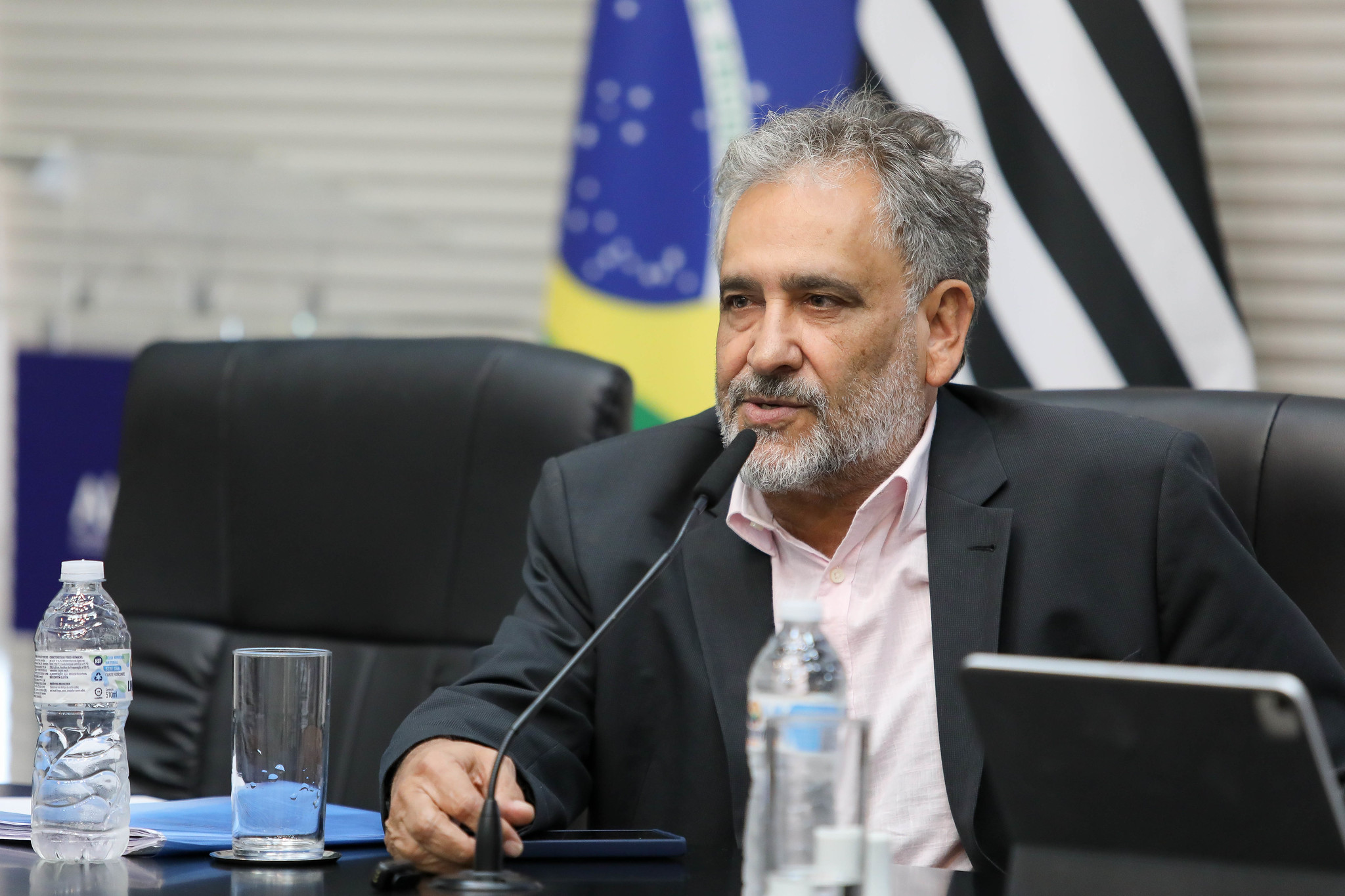 Gilberto Dourado, pres. do Sindicato: precarizao<a style='float:right;color:#ccc' href='https://www3.al.sp.gov.br/repositorio/noticia/N-11-2024/fg338422.jpg' target=_blank><i class='bi bi-zoom-in'></i> Clique para ver a imagem </a>