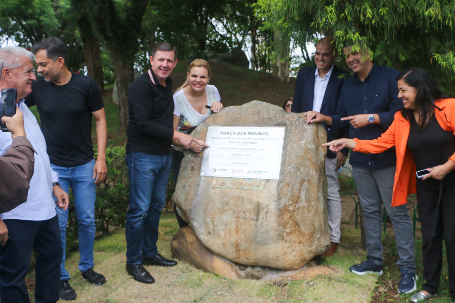 Dep. Carla Morando na Praça dos Meninos<a style='float:right;color:#ccc' href='https://www3.al.sp.gov.br/repositorio/noticia/N-11-2024/fg338499.jpg' target=_blank><i class='bi bi-zoom-in'></i> Clique para ver a imagem </a>