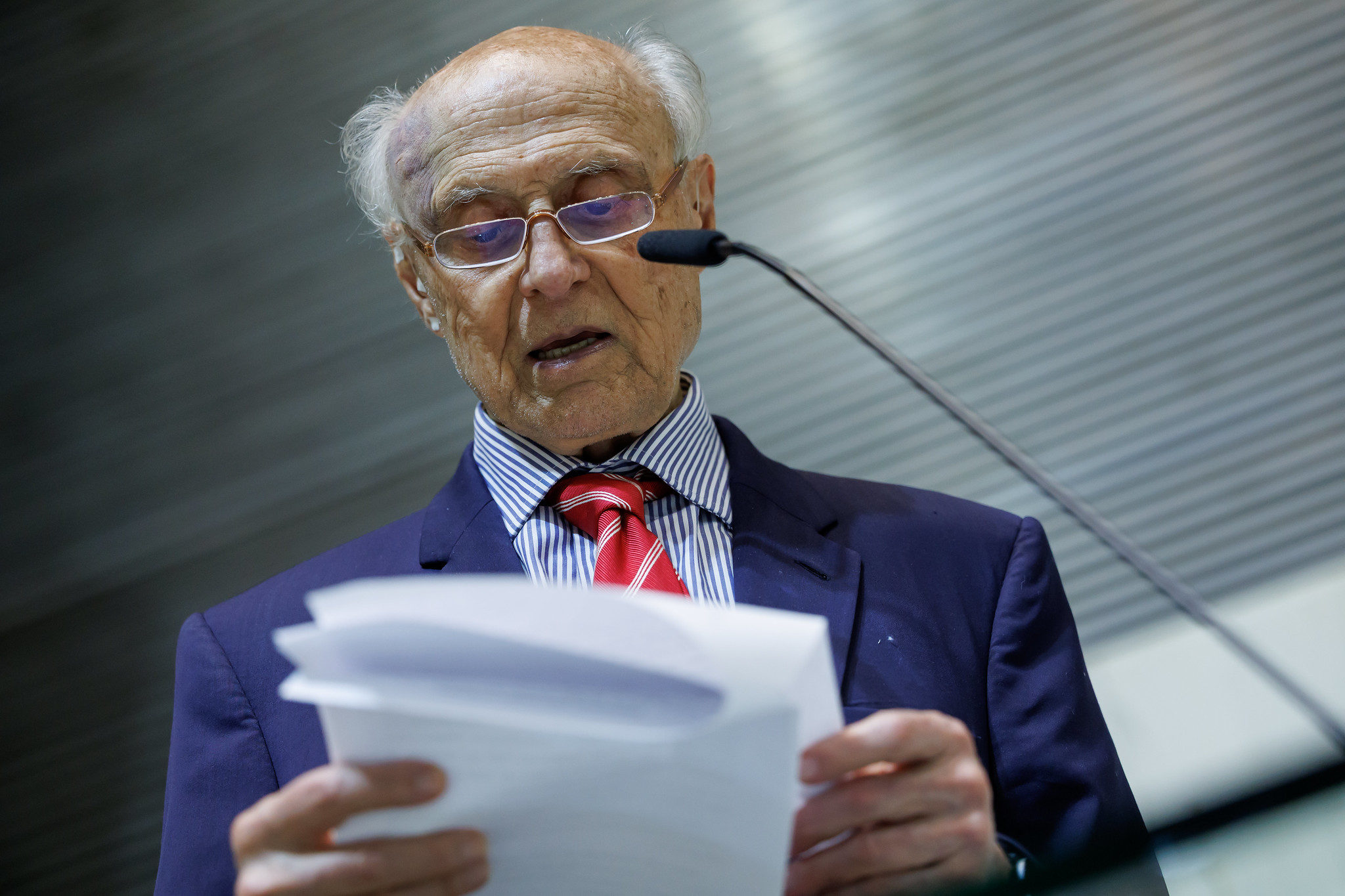 Eduardo Suplicy: L Borges e Clara Charf<a style='float:right;color:#ccc' href='https://www3.al.sp.gov.br/repositorio/noticia/N-11-2025/fg355863.jpg' target=_blank><i class='bi bi-zoom-in'></i> Clique para ver a imagem </a>