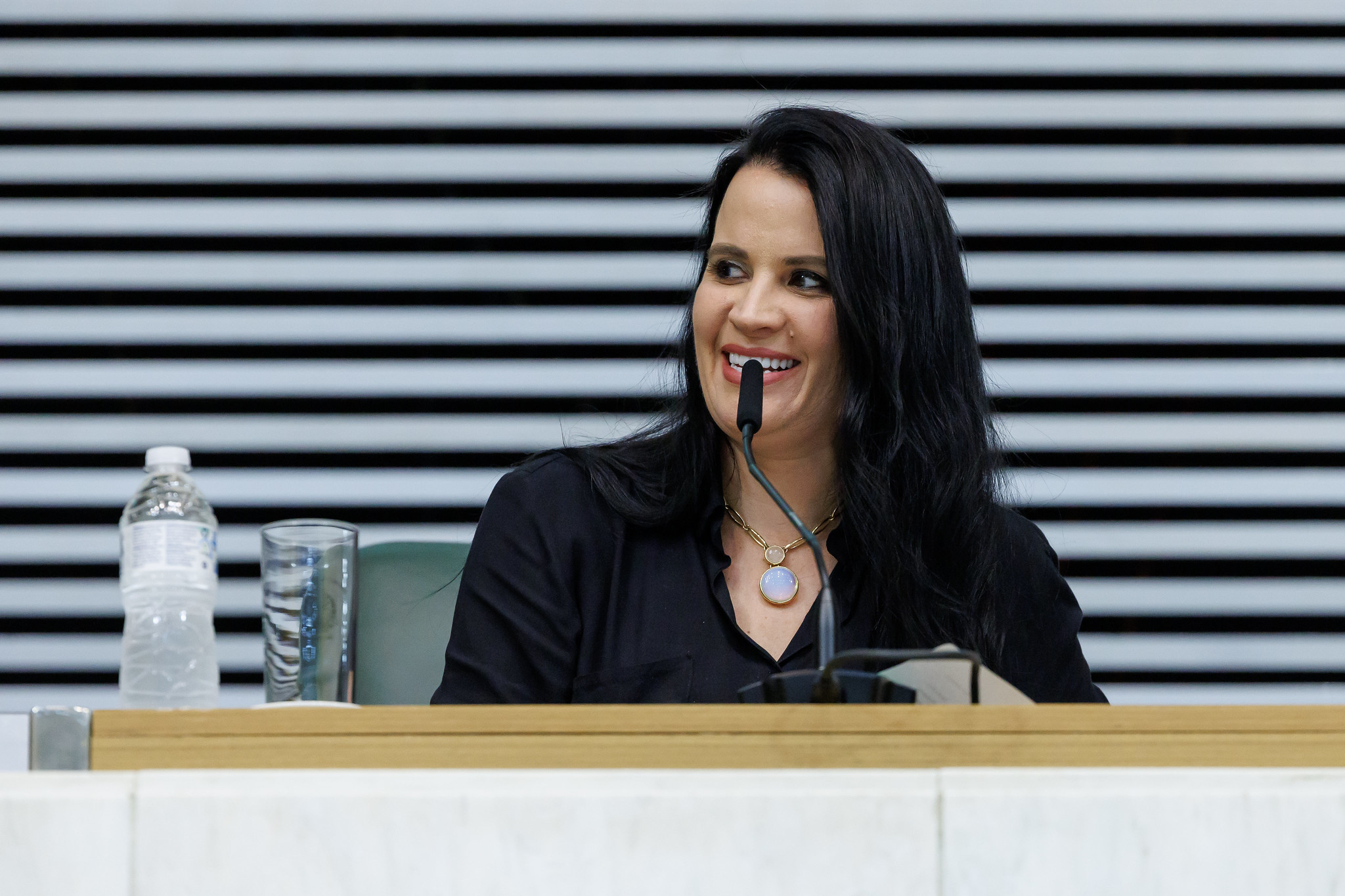 Leticia Aguiar: reconhecimento guardas municipais<a style='float:right;color:#ccc' href='https://www3.al.sp.gov.br/repositorio/noticia/N-11-2025/fg355864.jpg' target=_blank><i class='bi bi-zoom-in'></i> Clique para ver a imagem </a>