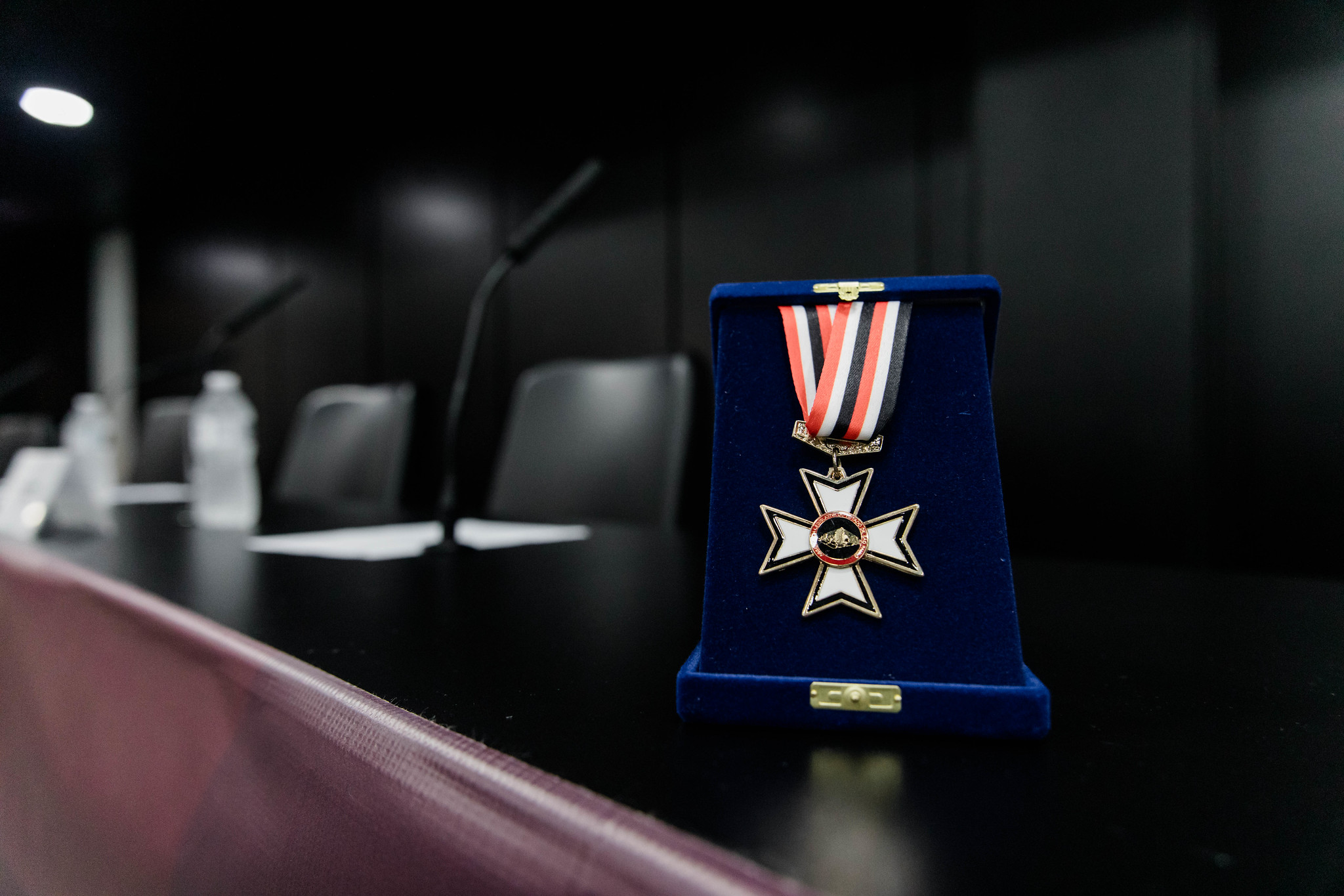 Colar de honra ao mrito legislativo <a style='float:right;color:#ccc' href='https://www3.al.sp.gov.br/repositorio/noticia/N-11-2025/fg355891.jpg' target=_blank><i class='bi bi-zoom-in'></i> Clique para ver a imagem </a>