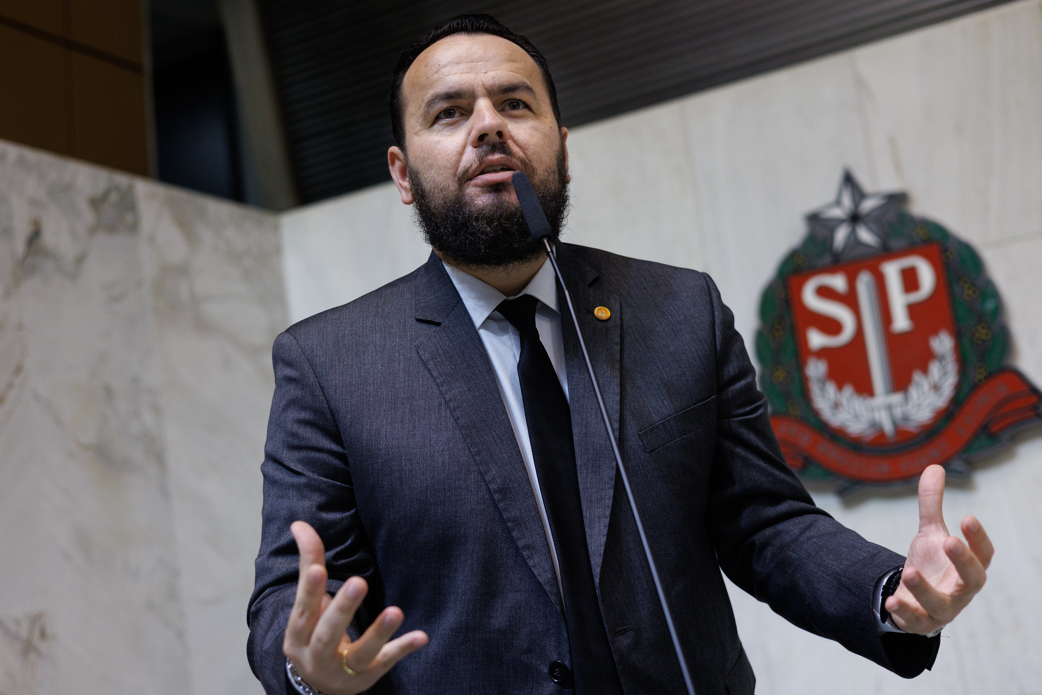 Deputado Gil Diniz <a style='float:right;color:#ccc' href='https://www3.al.sp.gov.br/repositorio/noticia/N-11-2025/fg355956.jpg' target=_blank><i class='bi bi-zoom-in'></i> Clique para ver a imagem </a>